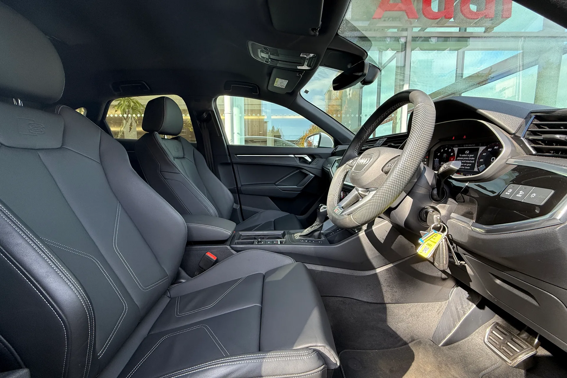 Audi Q3 thumbnail image number 38