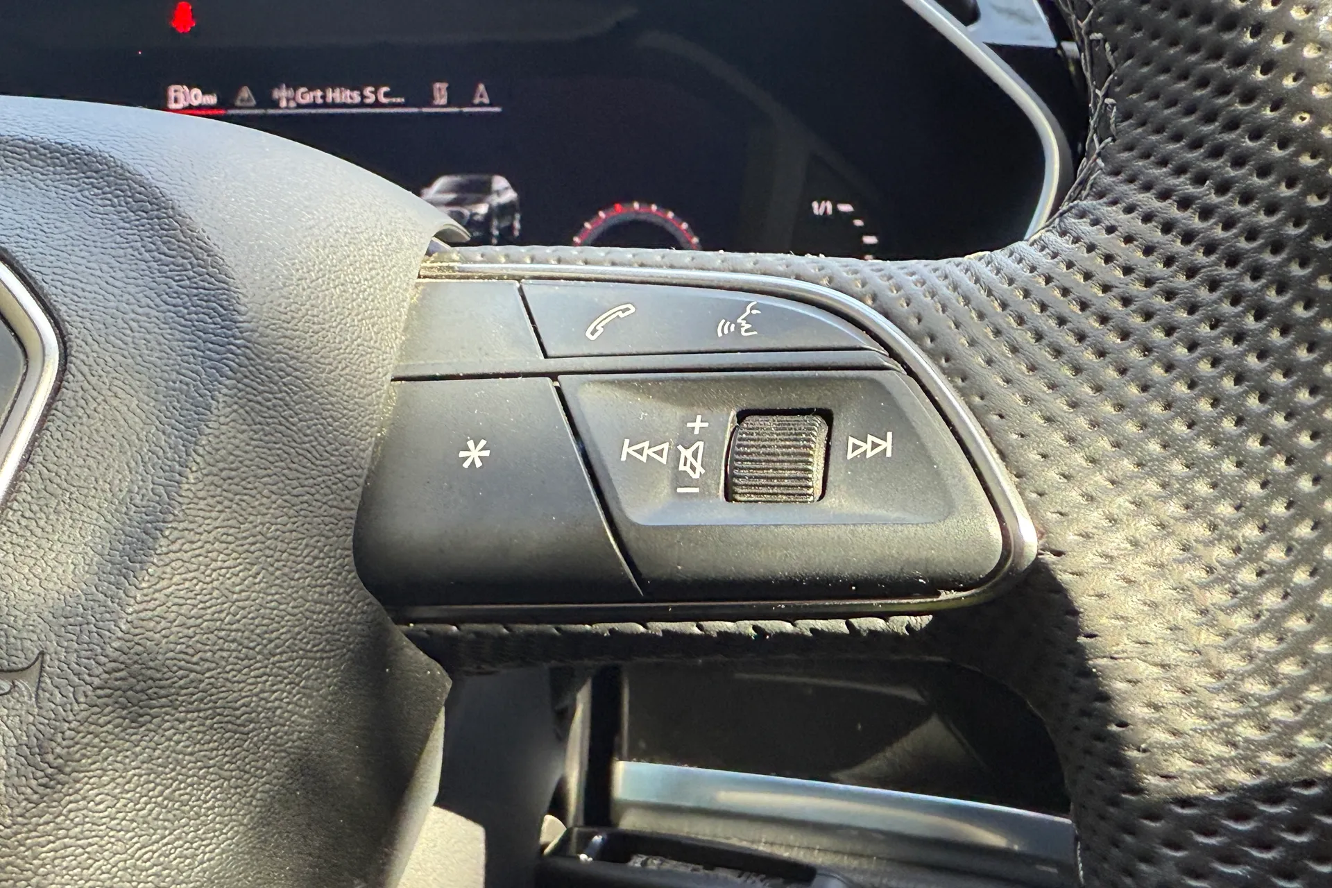 Audi Q3 thumbnail image number 11