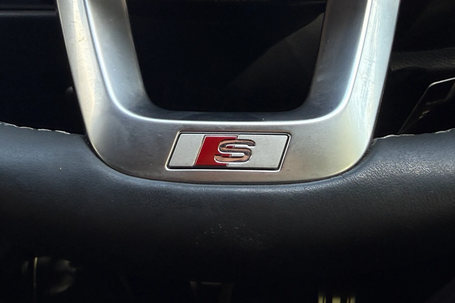 Audi Q3 thumbnail image number 12