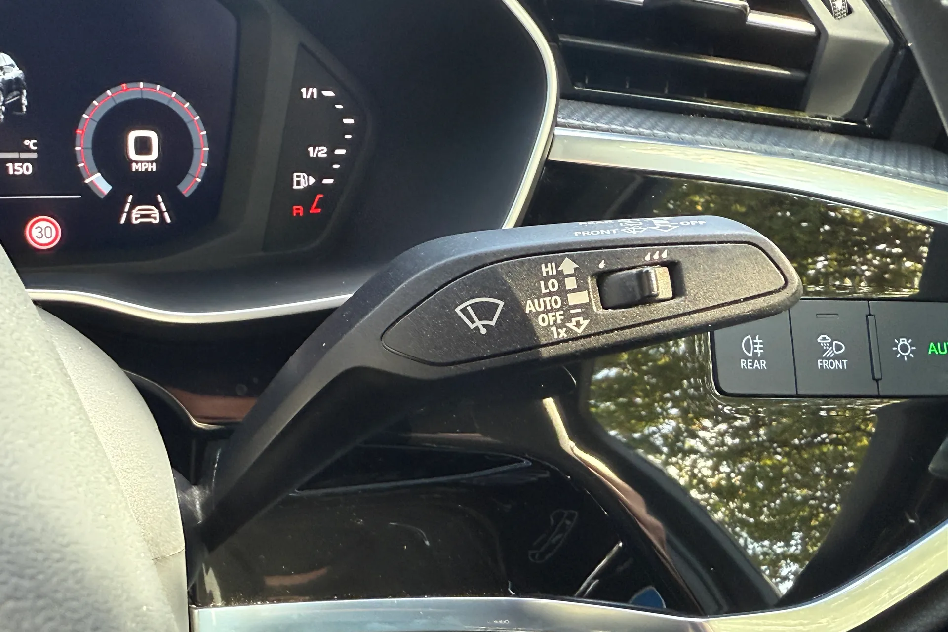 Audi Q3 thumbnail image number 14