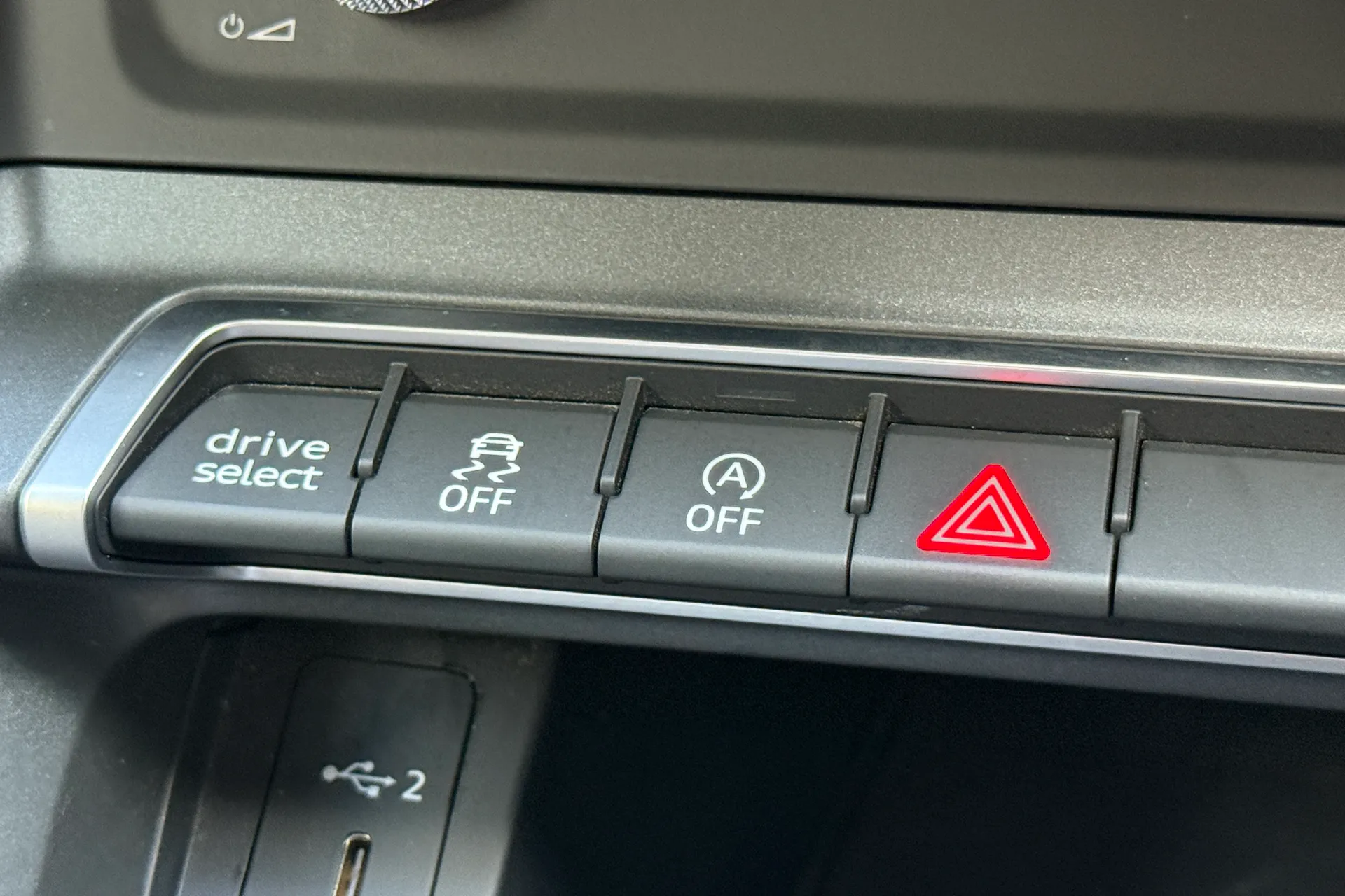 Audi Q3 thumbnail image number 25