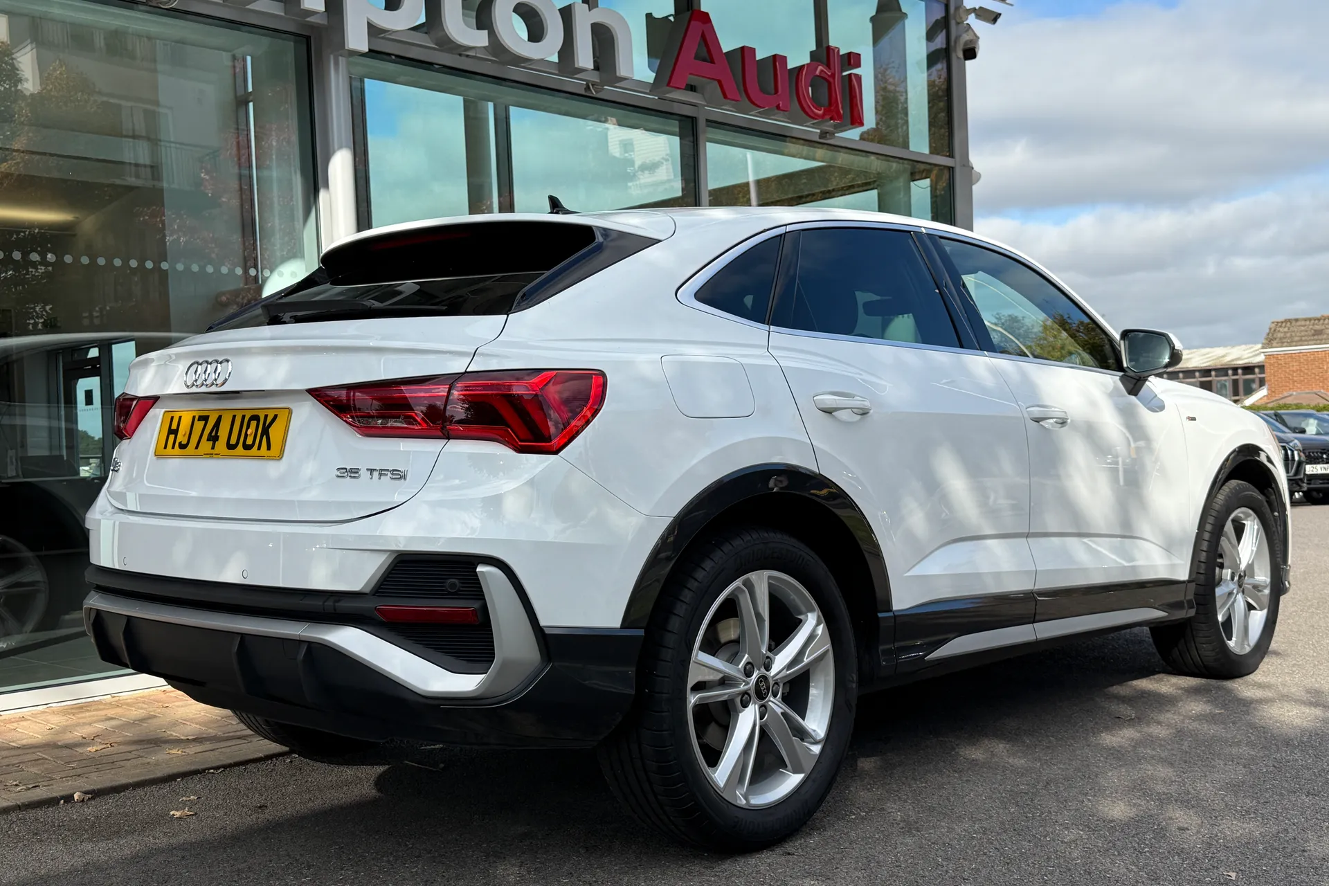 Audi Q3 thumbnail image number 63