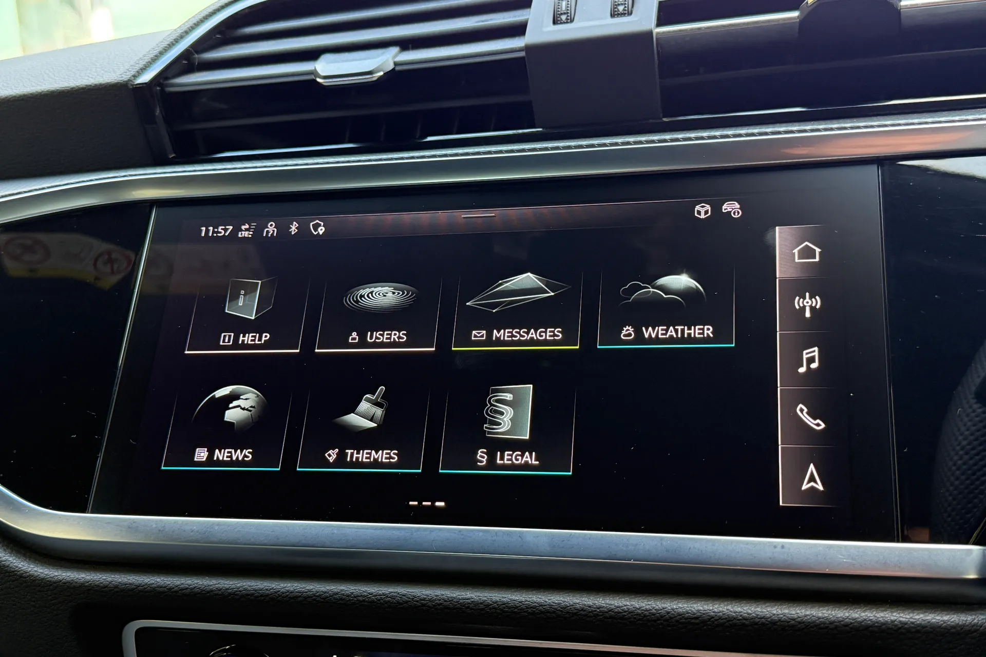 Audi Q3 thumbnail image number 20