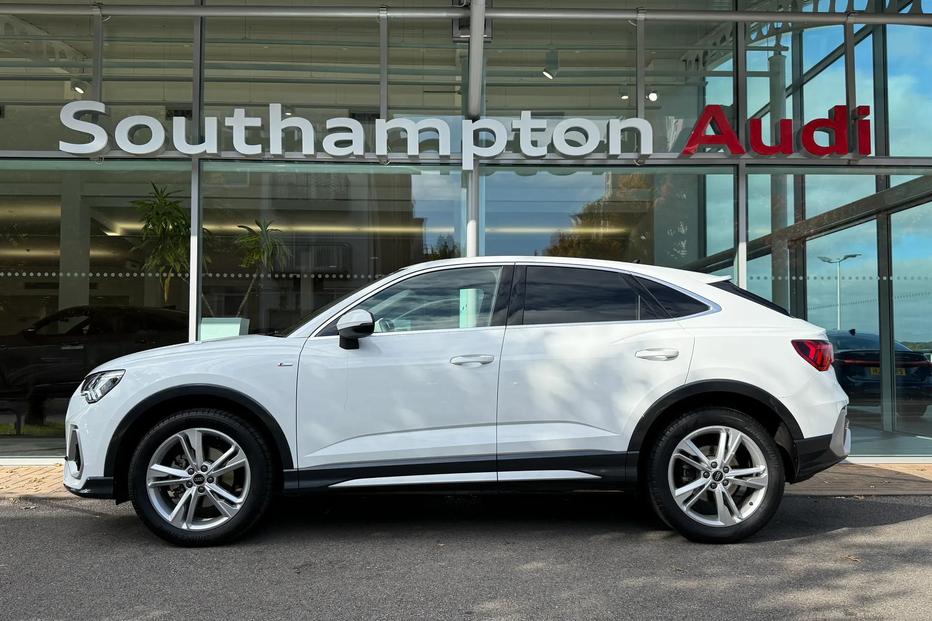 Audi Q3 thumbnail image number 66