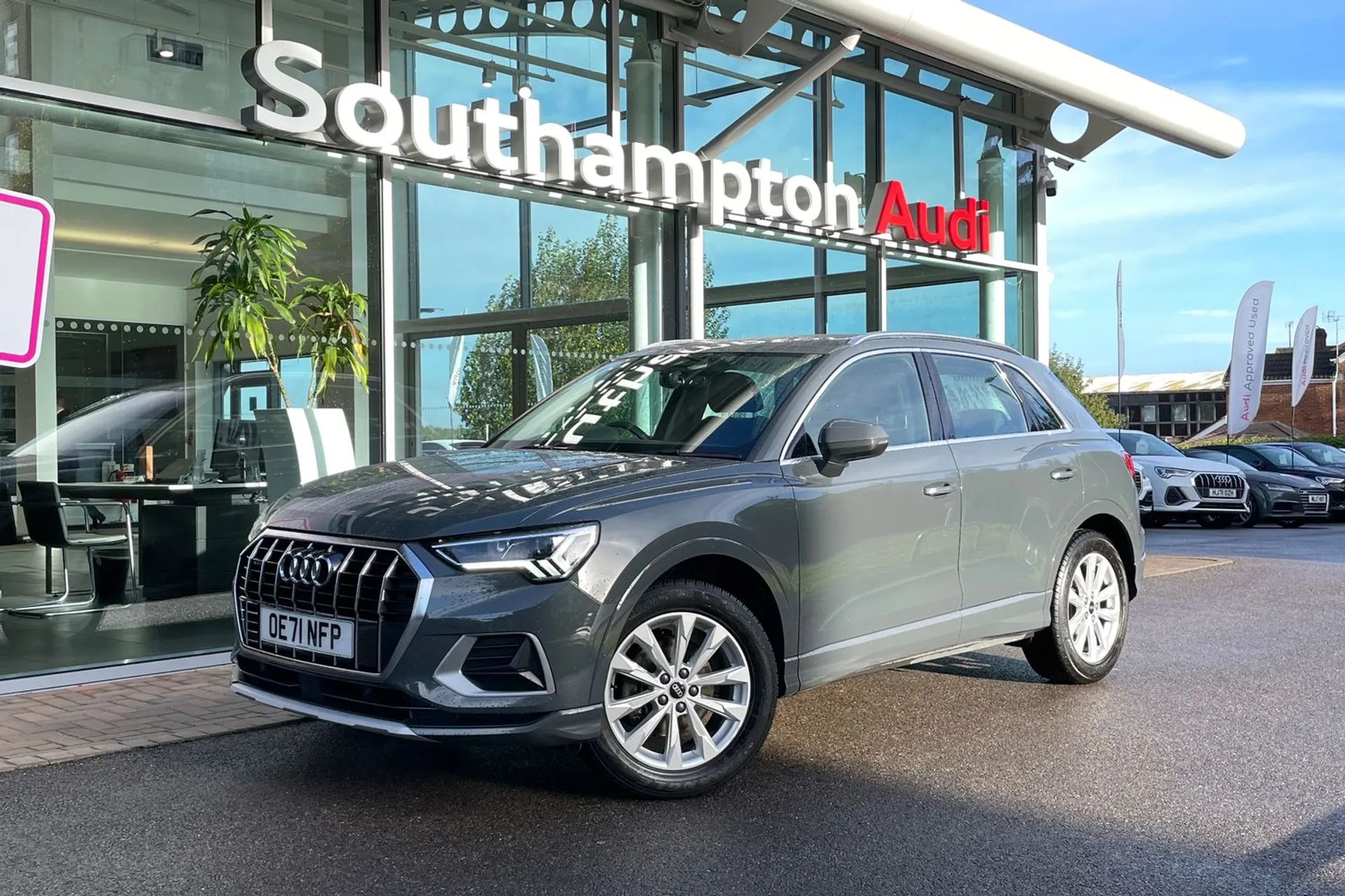 Audi Q3 thumbnail image number 9