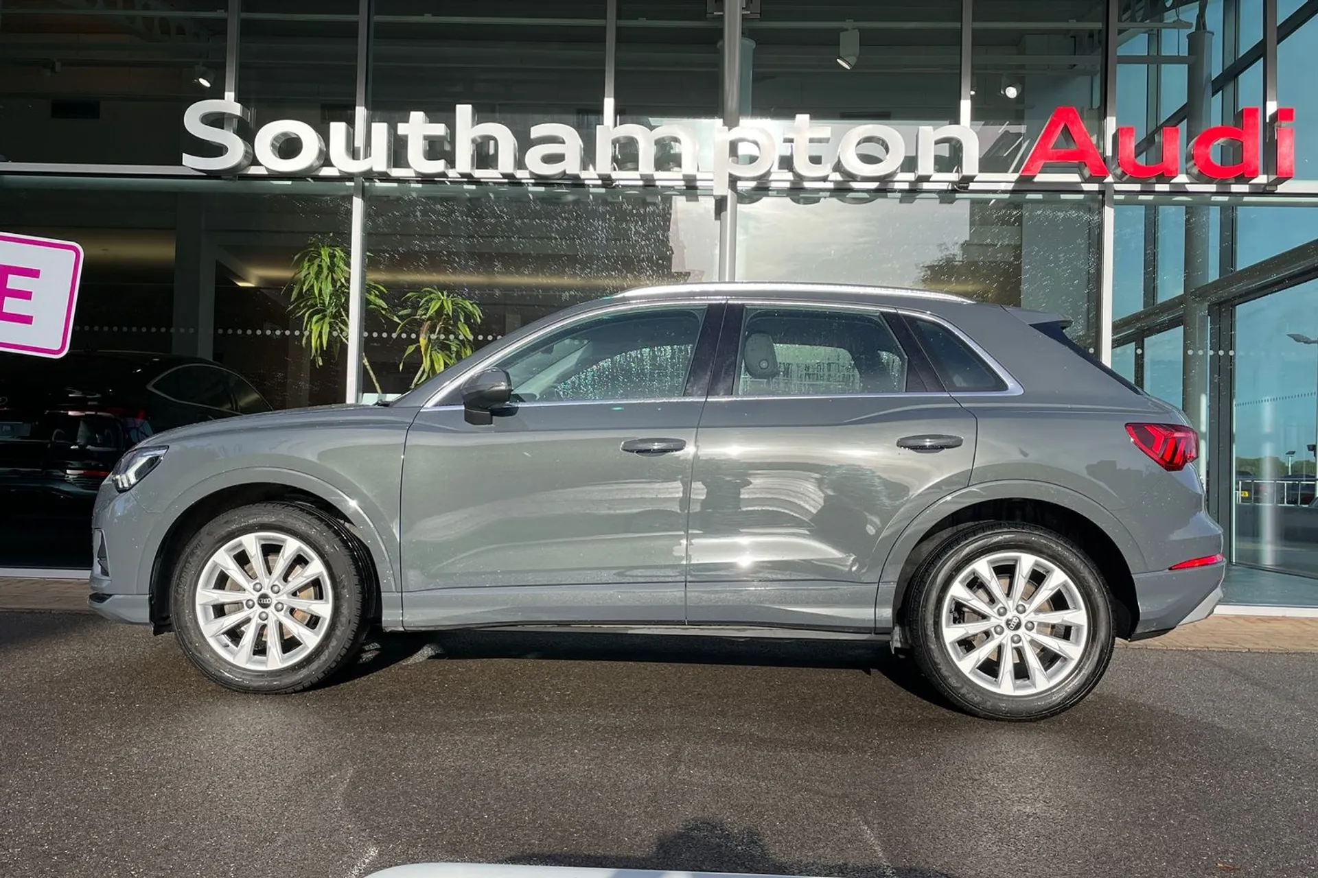 Audi Q3 thumbnail image number 8