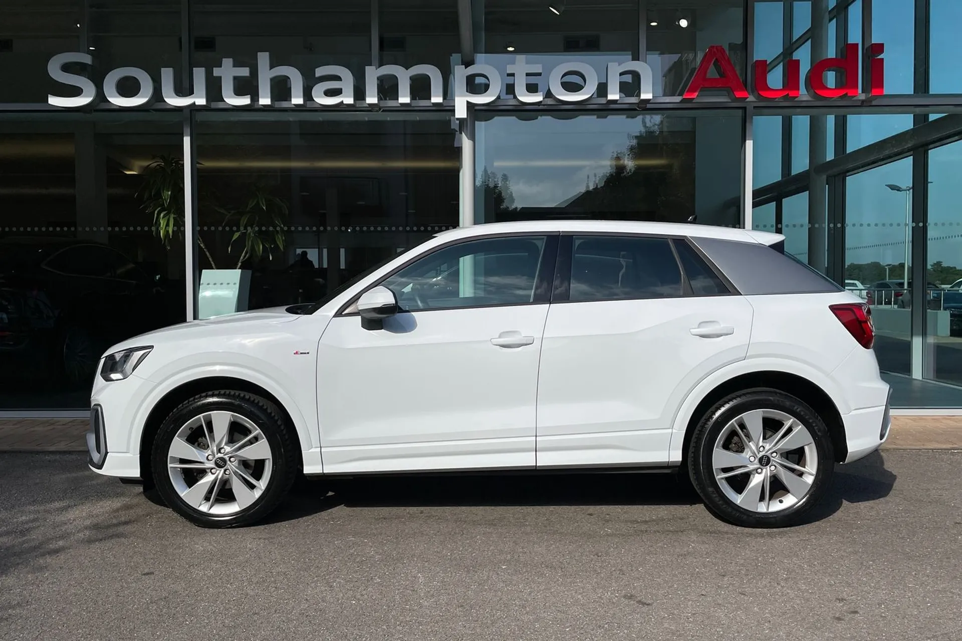 Audi Q2 thumbnail image number 9