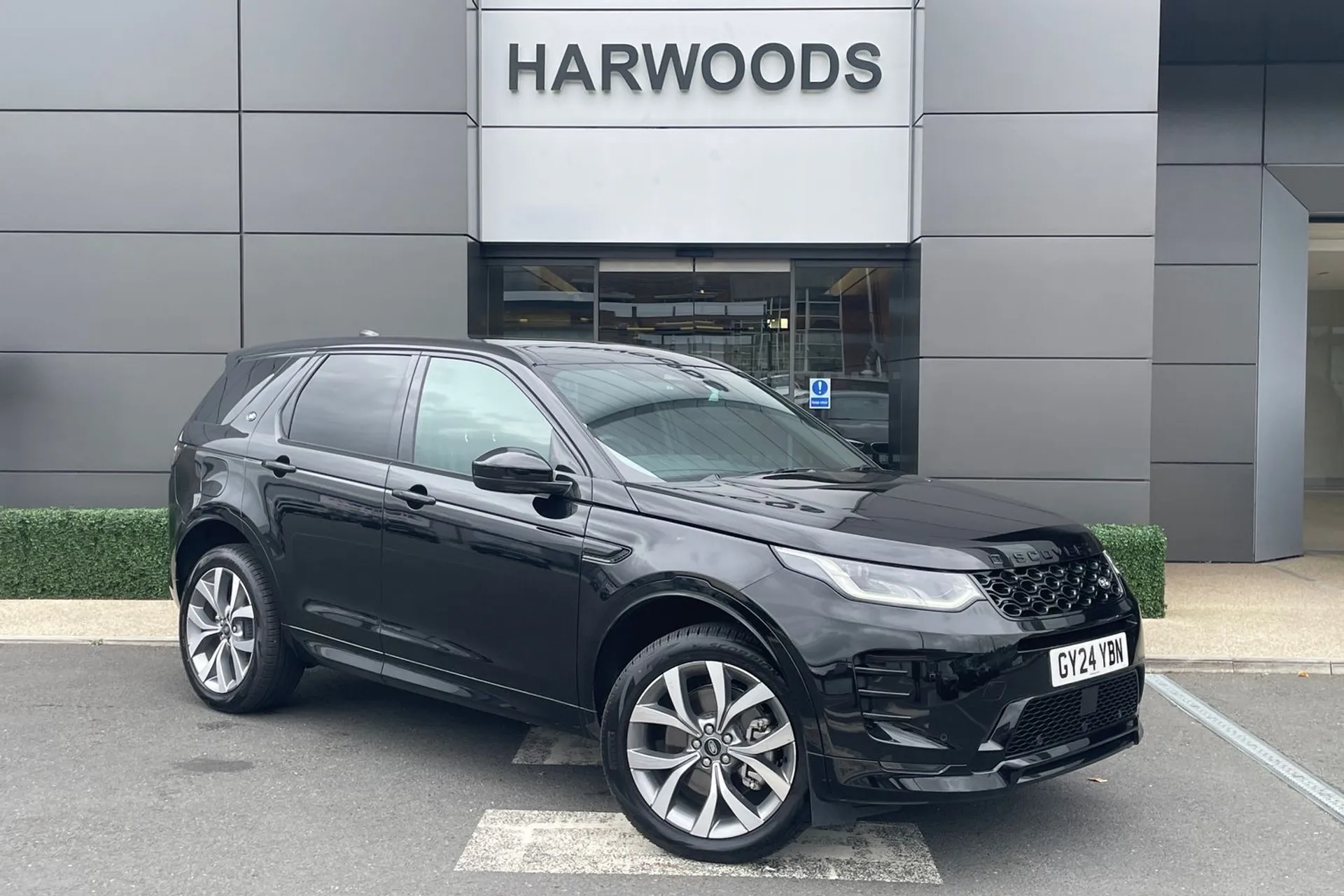 LAND ROVER DISCOVERY SPORT focused image