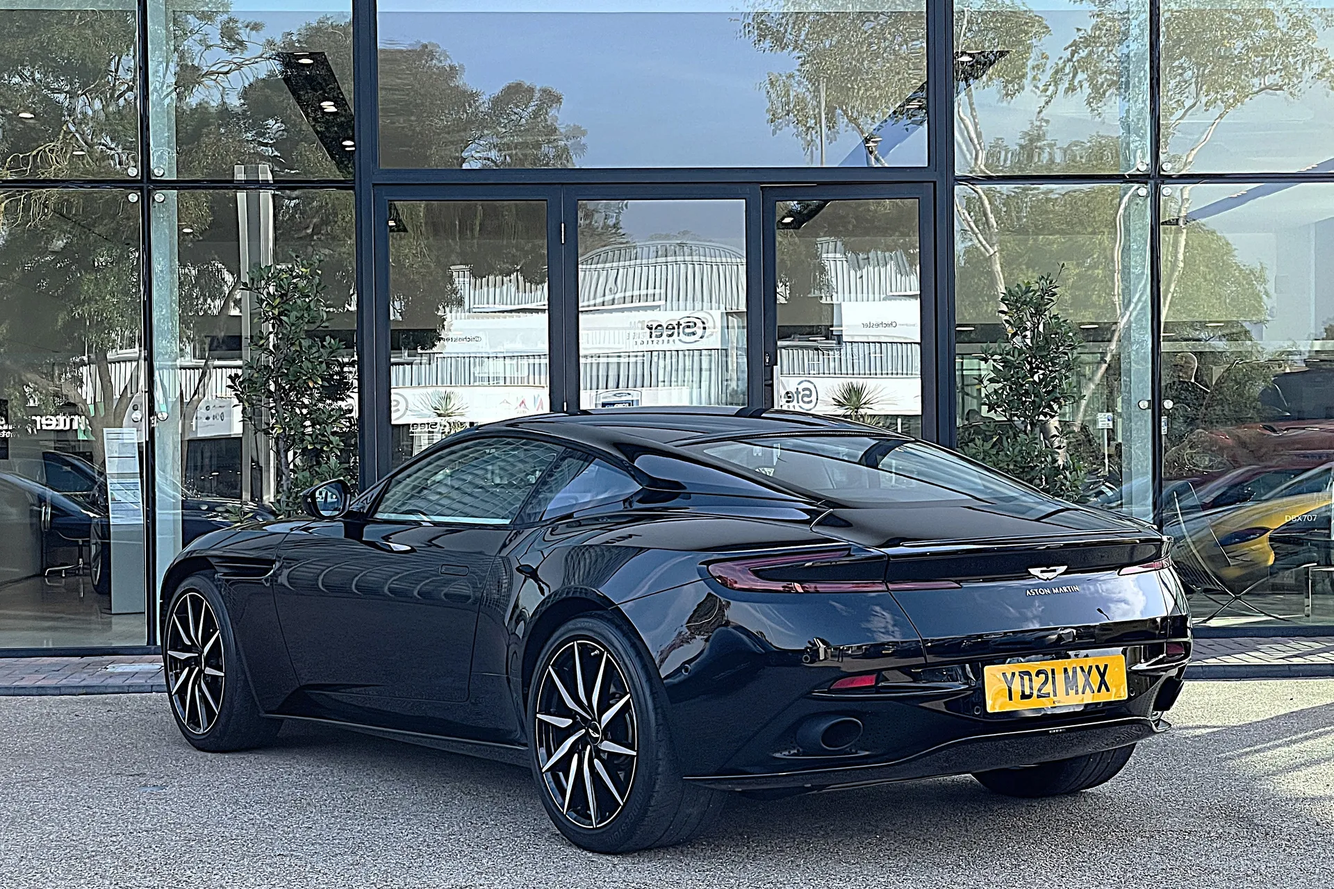 Aston Martin DB11 thumbnail image number 9