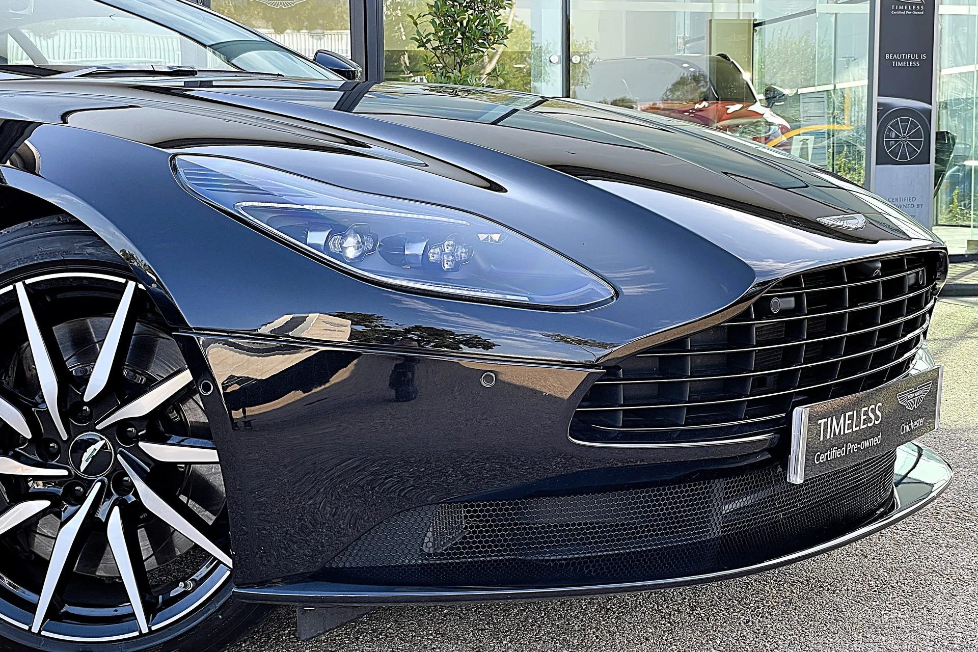 Aston Martin DB11 thumbnail image number 54