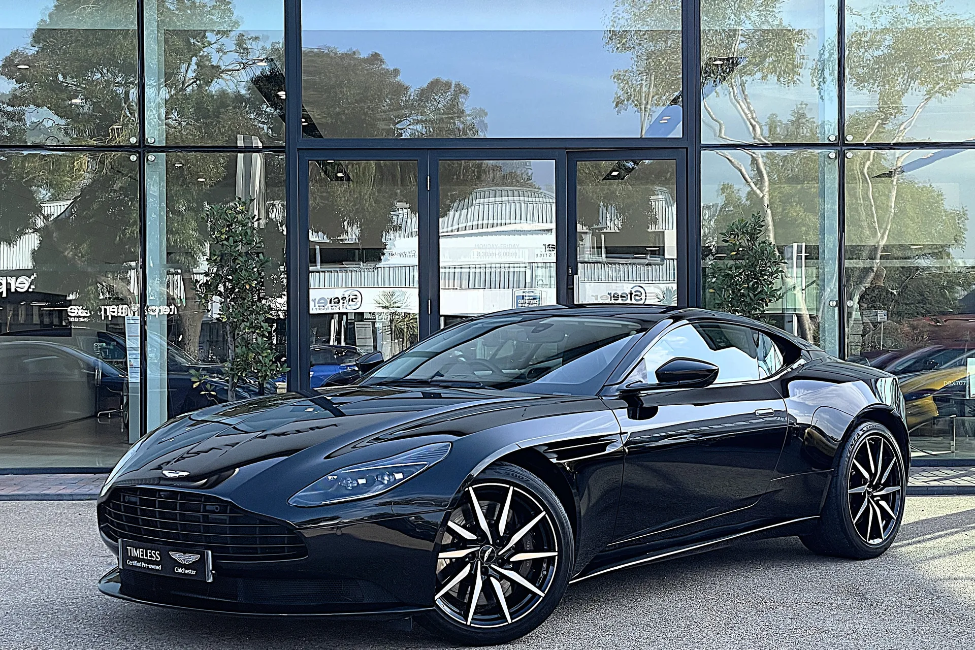 Aston Martin DB11 thumbnail image number 5