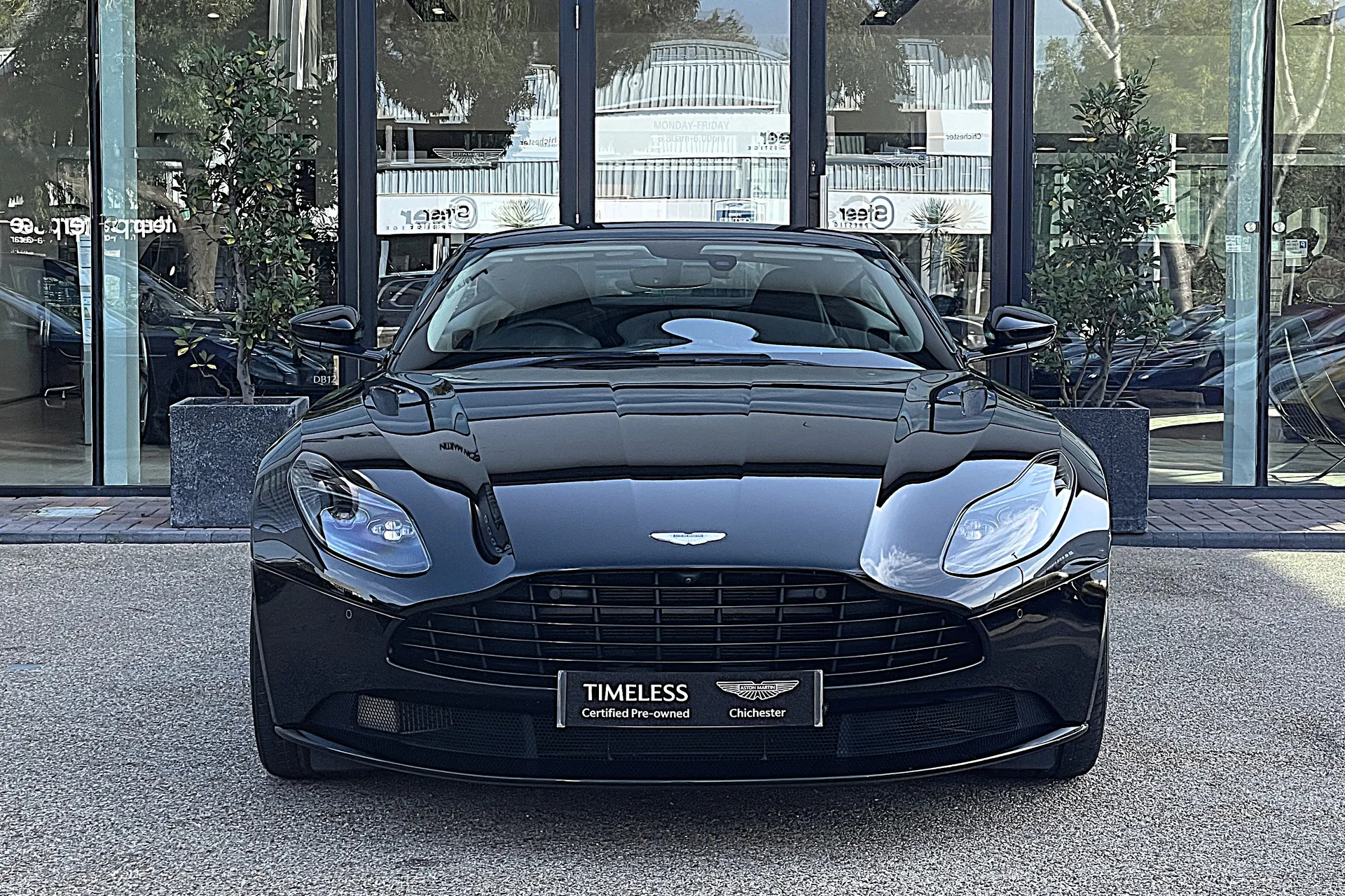 Aston Martin DB11 thumbnail image number 53