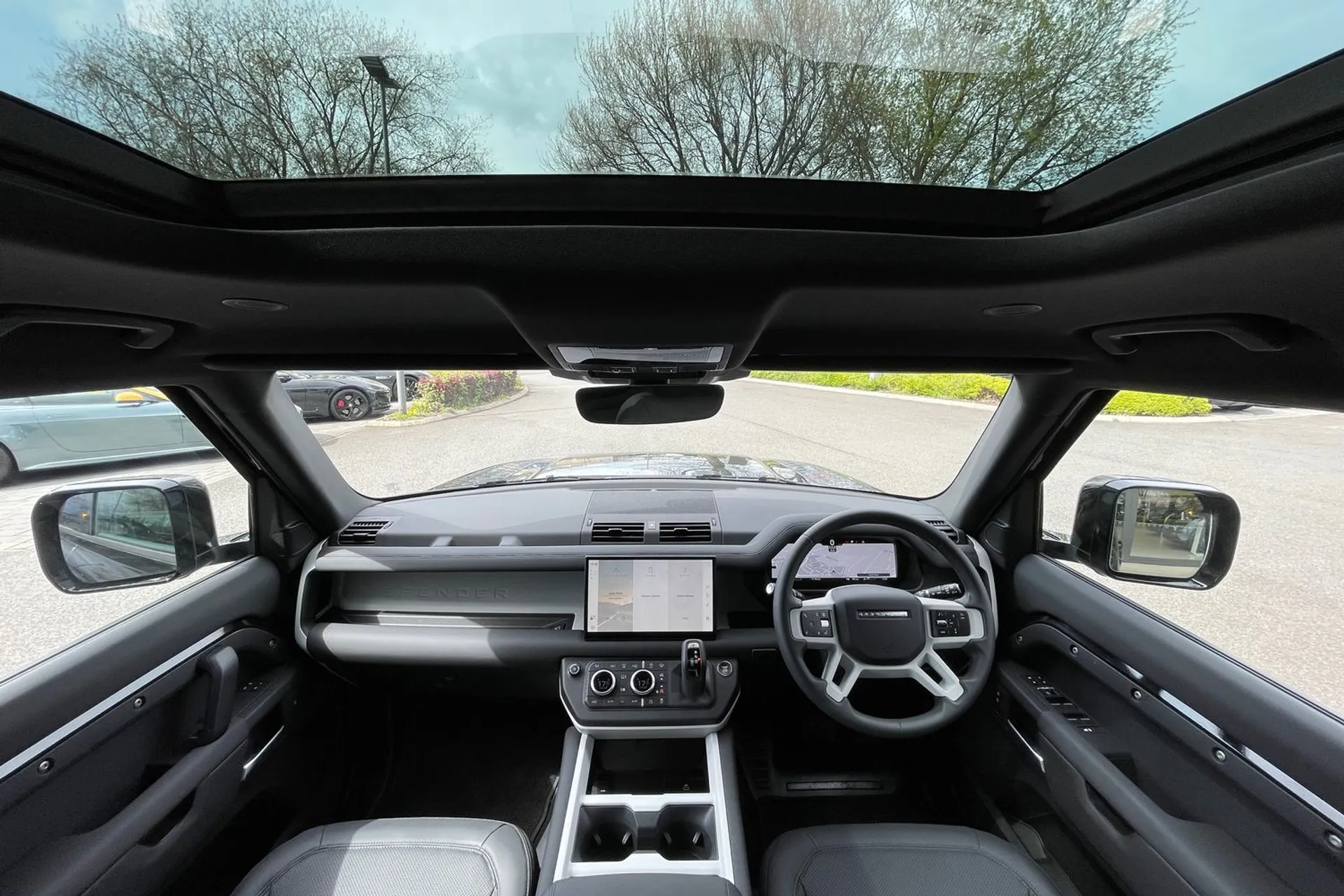 LAND ROVER DEFENDER thumbnail image number 3