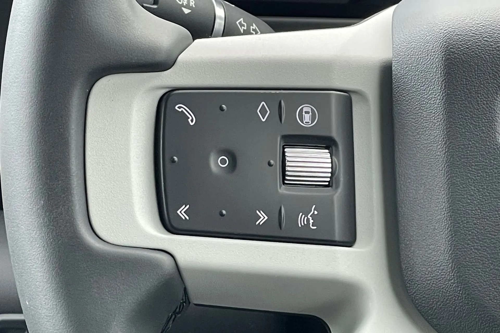 LAND ROVER DEFENDER thumbnail image number 25