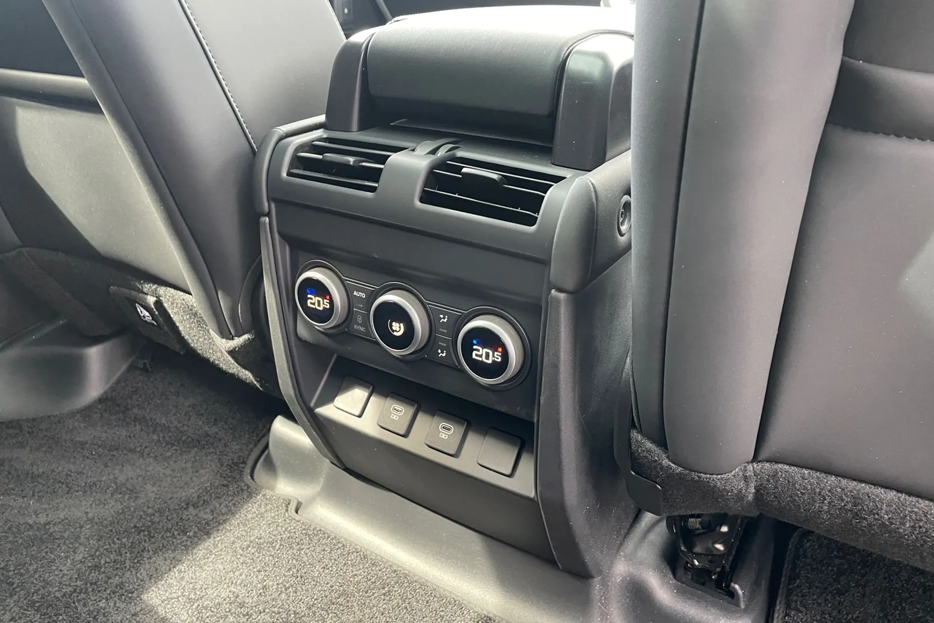 LAND ROVER DEFENDER thumbnail image number 38