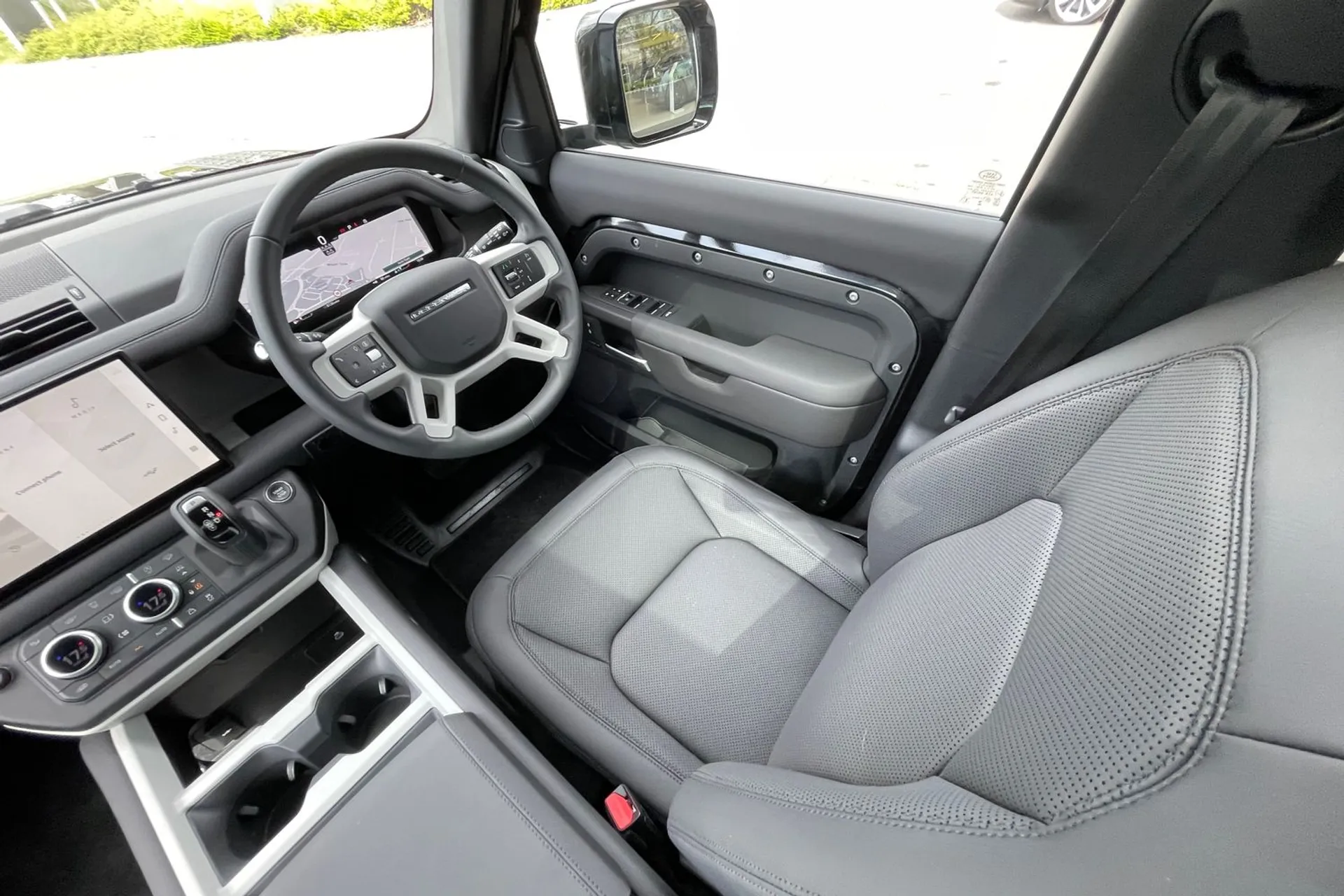 LAND ROVER DEFENDER thumbnail image number 13