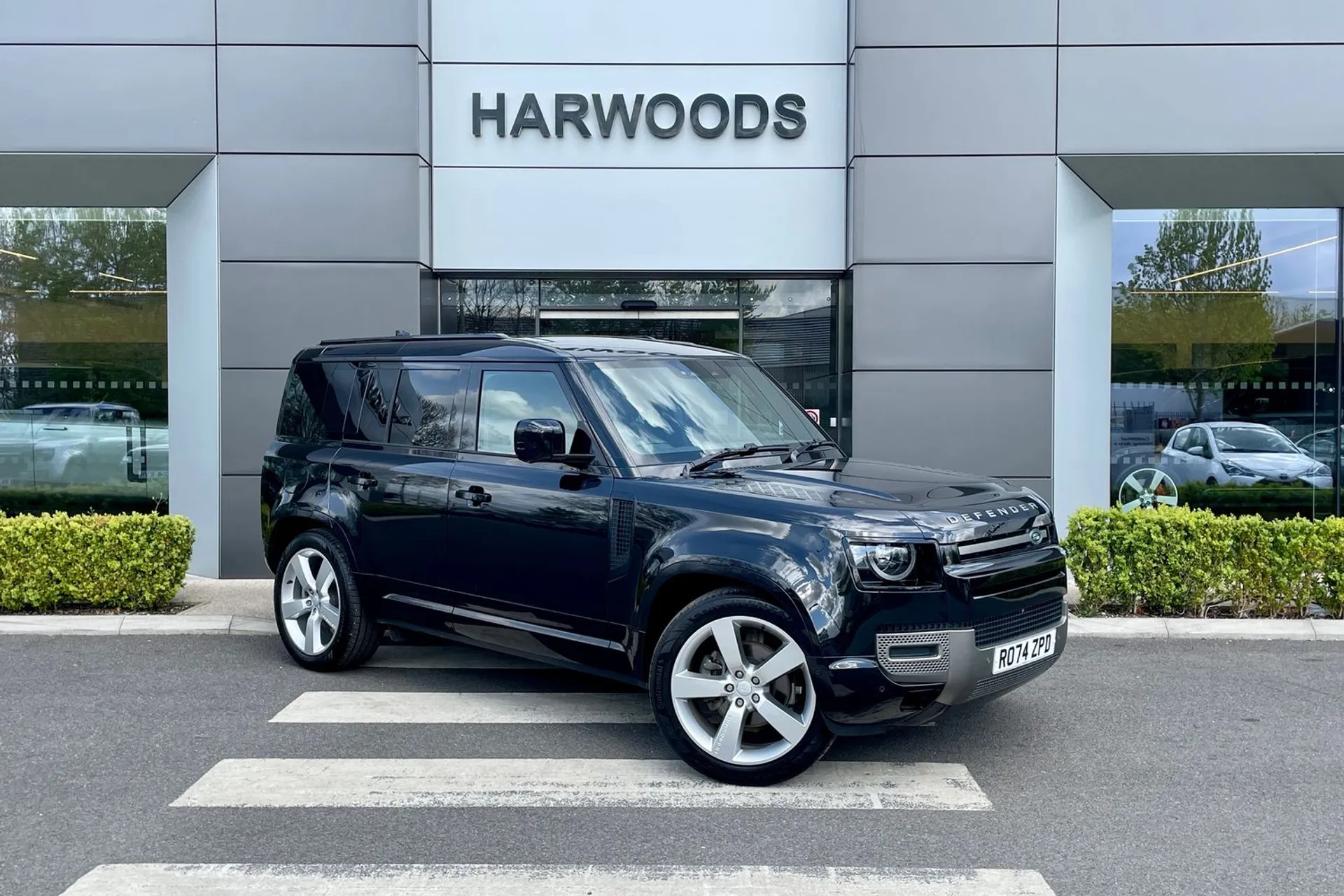 LAND ROVER DEFENDER focused image