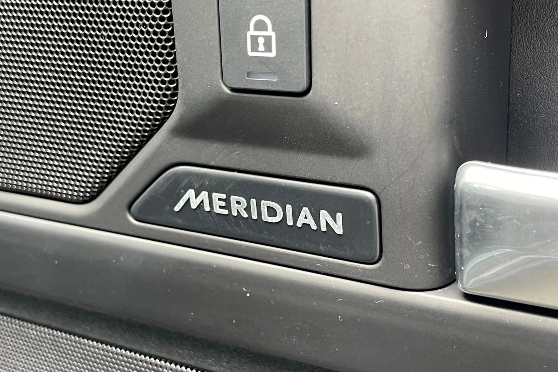 LAND ROVER DEFENDER thumbnail image number 20