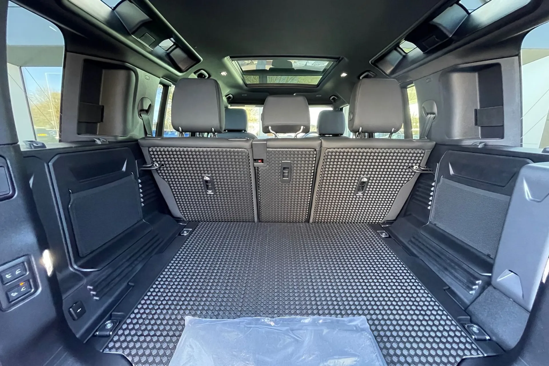 LAND ROVER DEFENDER thumbnail image number 41