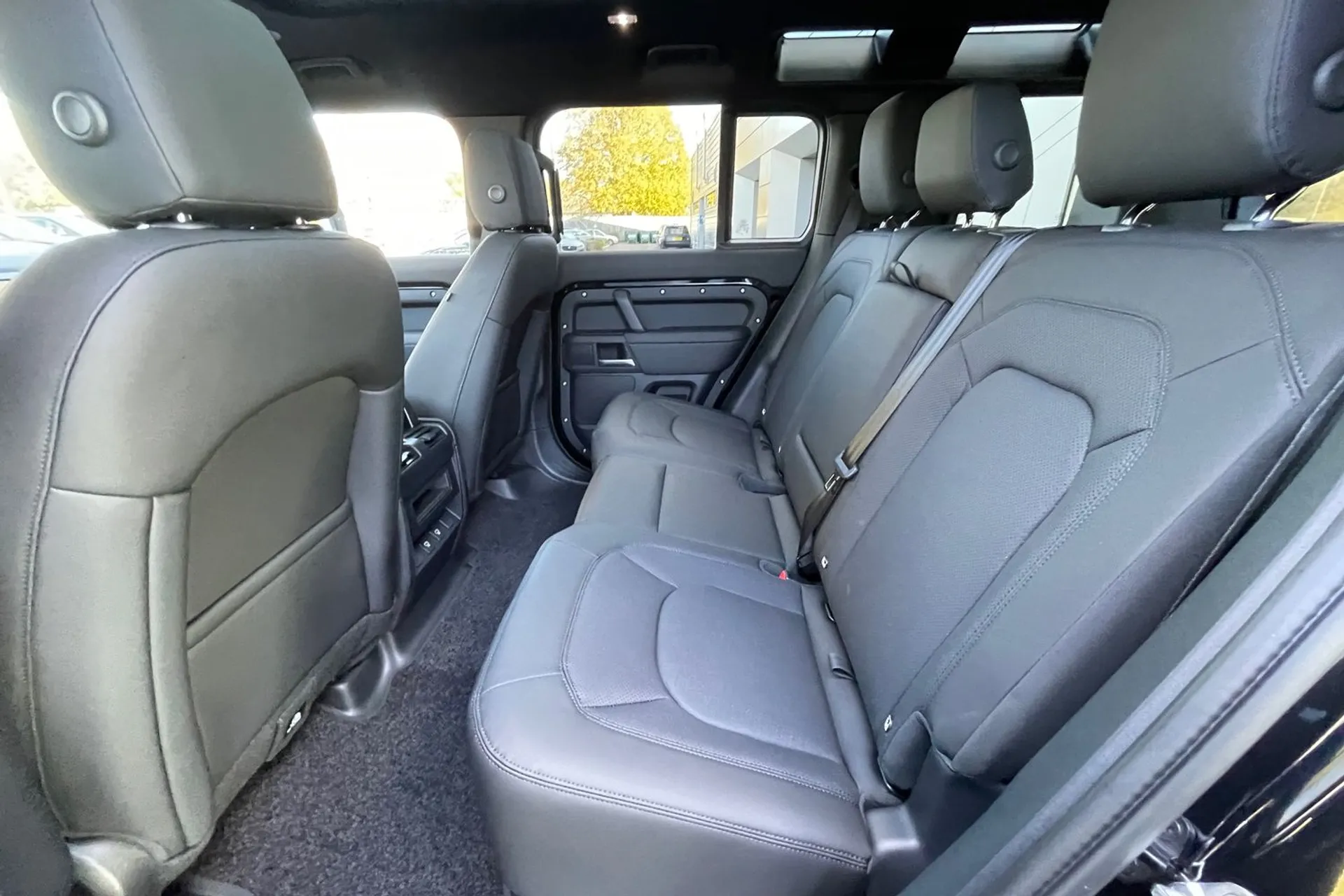 LAND ROVER DEFENDER thumbnail image number 50