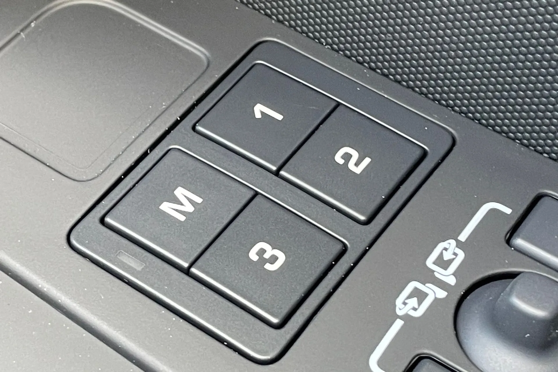 LAND ROVER DEFENDER thumbnail image number 53