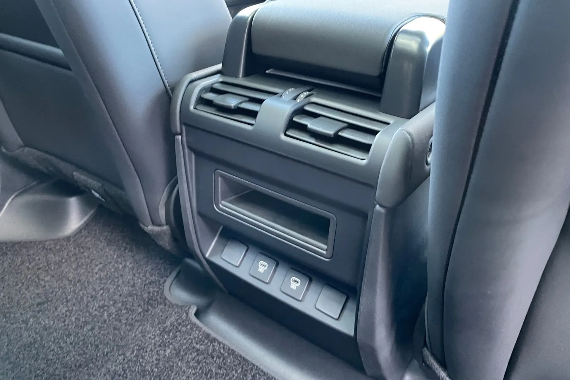 LAND ROVER DEFENDER thumbnail image number 33