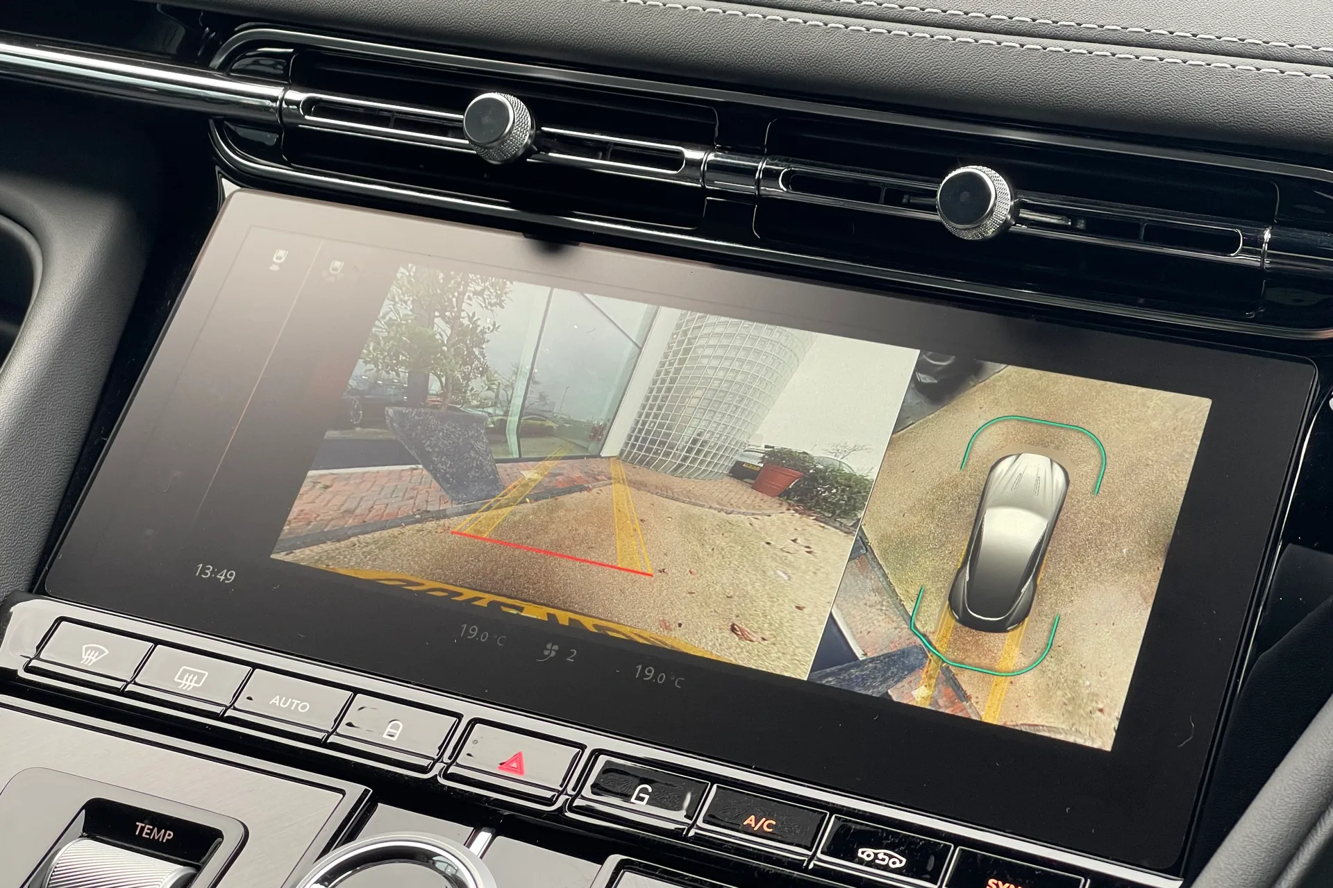 Aston Martin DB12 thumbnail image number 16