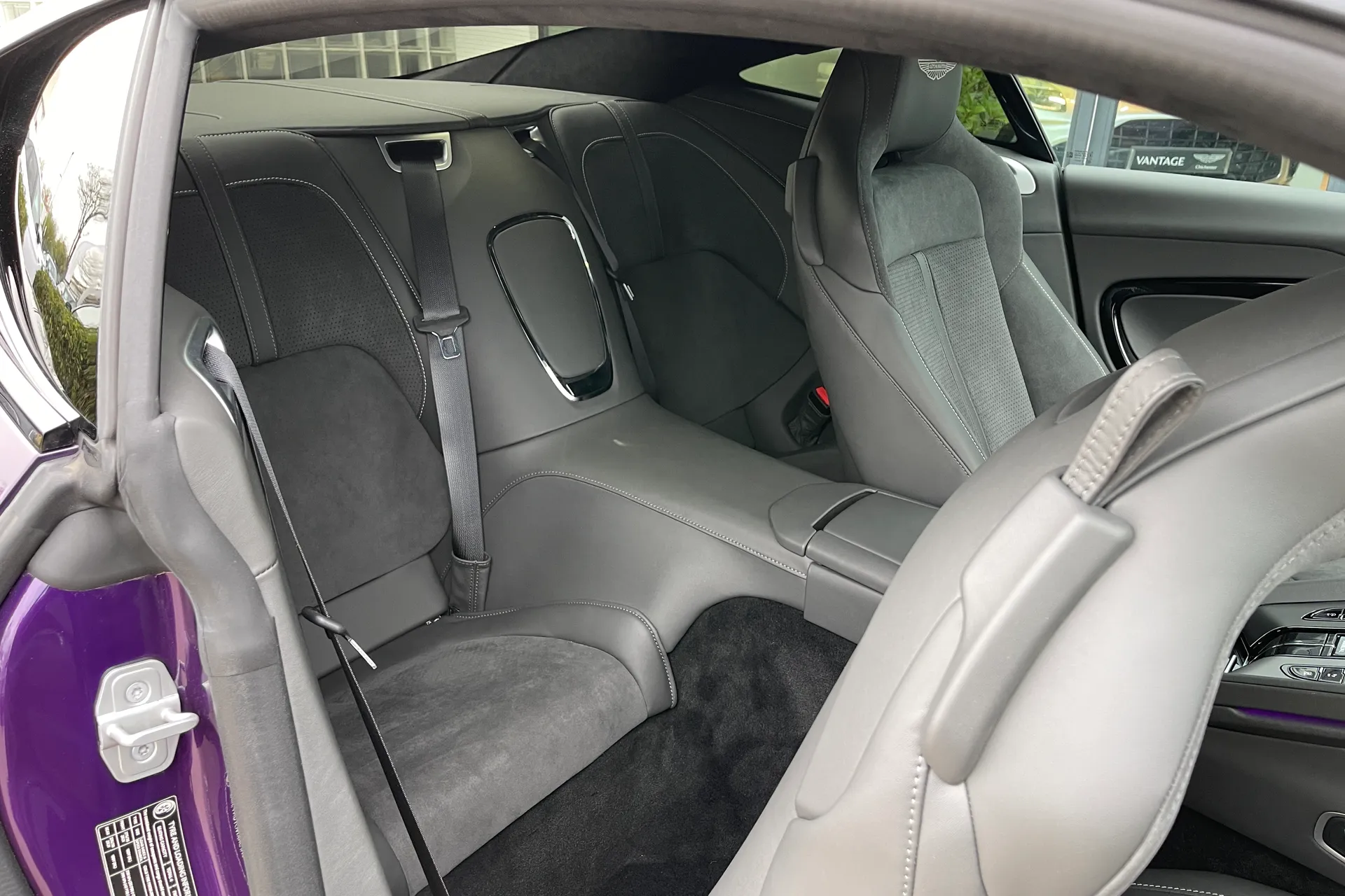 Aston Martin DB12 thumbnail image number 36