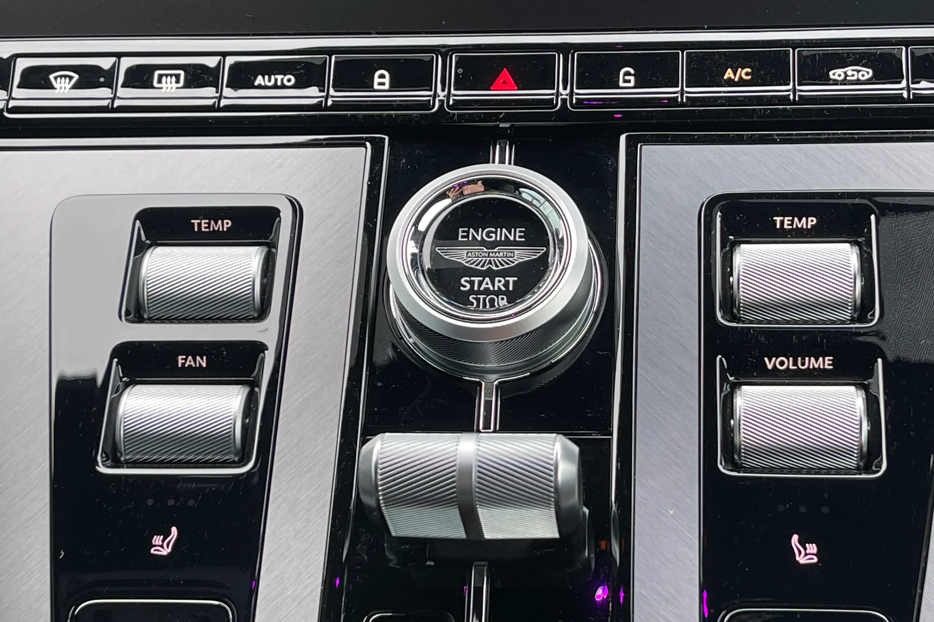 Aston Martin DB12 thumbnail image number 14