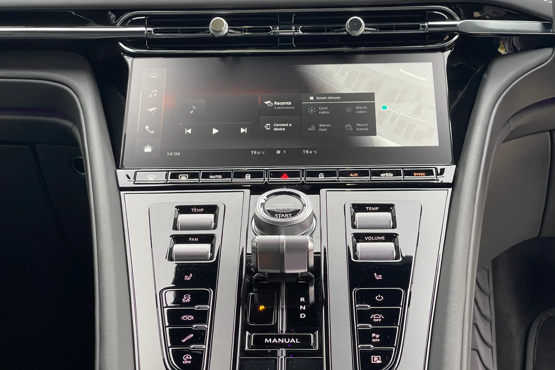 Aston Martin DB12 thumbnail image number 10