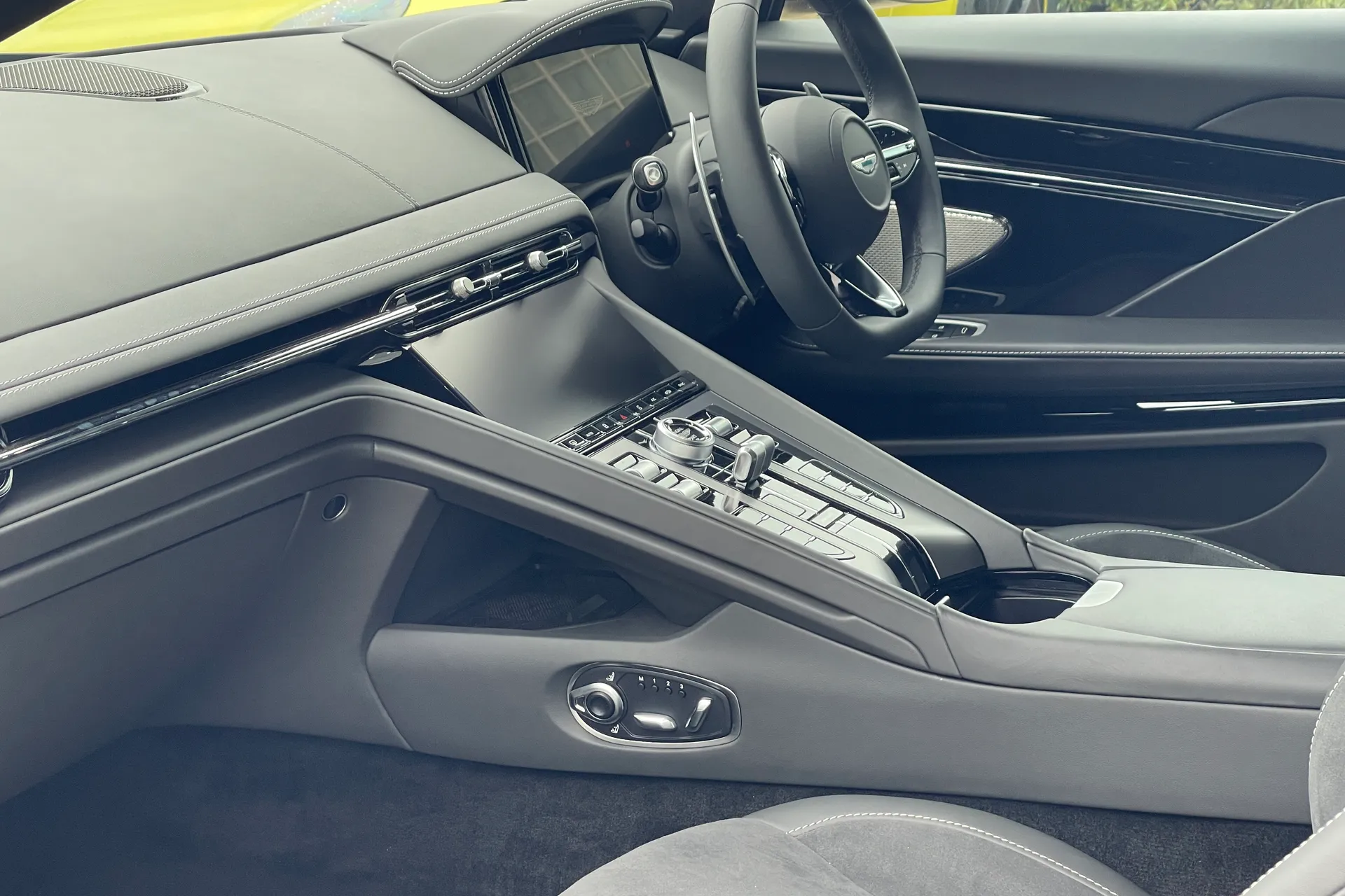 Aston Martin DB12 thumbnail image number 33