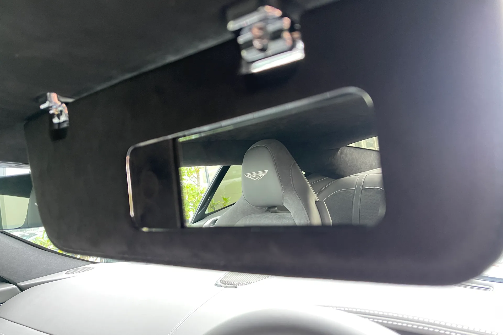 Aston Martin DB12 thumbnail image number 37