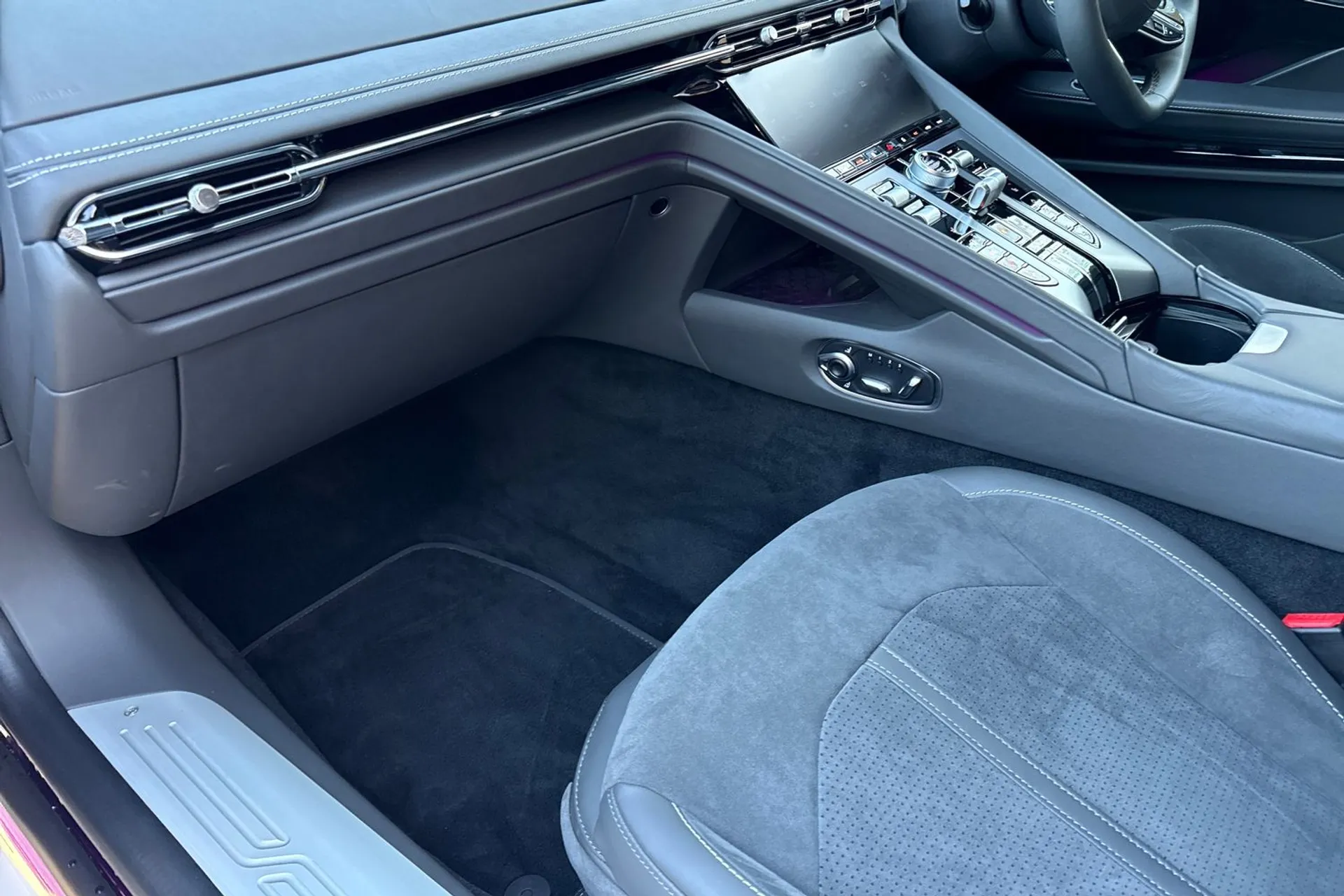 Aston Martin DB12 thumbnail image number 57