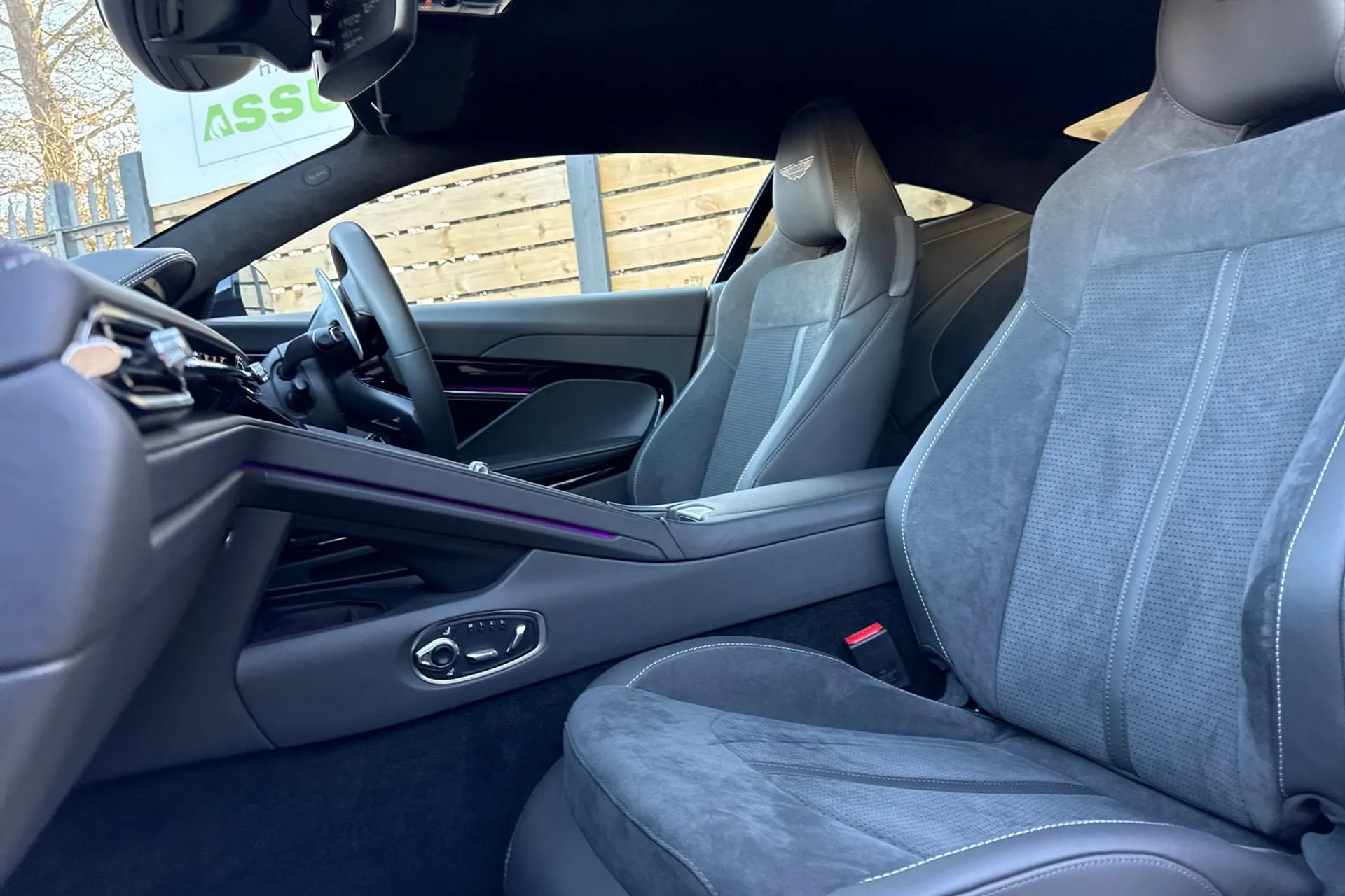 Aston Martin DB12 thumbnail image number 36