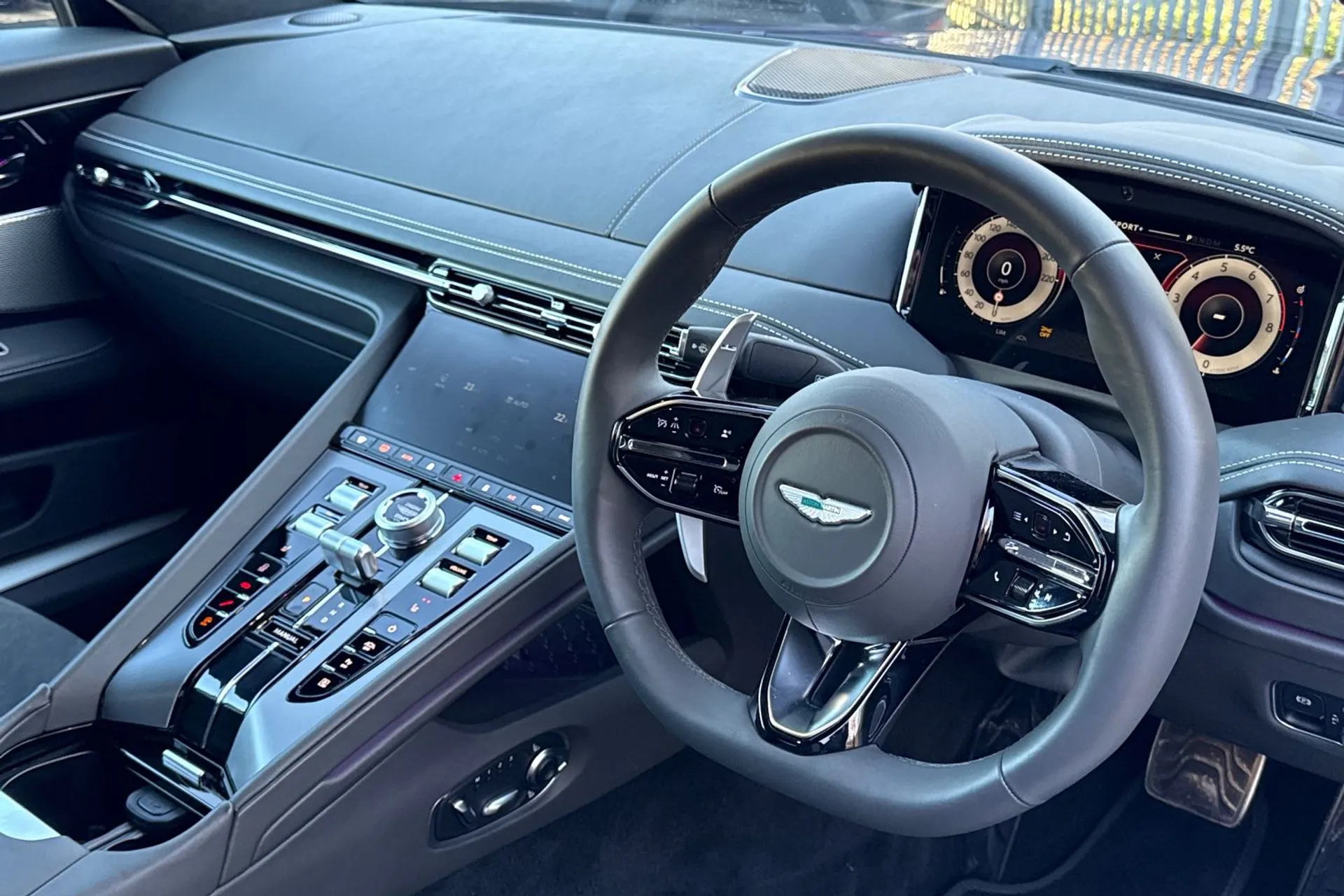 Aston Martin DB12 thumbnail image number 32