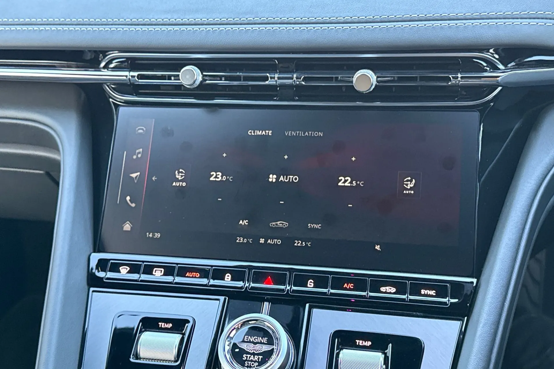 Aston Martin DB12 thumbnail image number 29