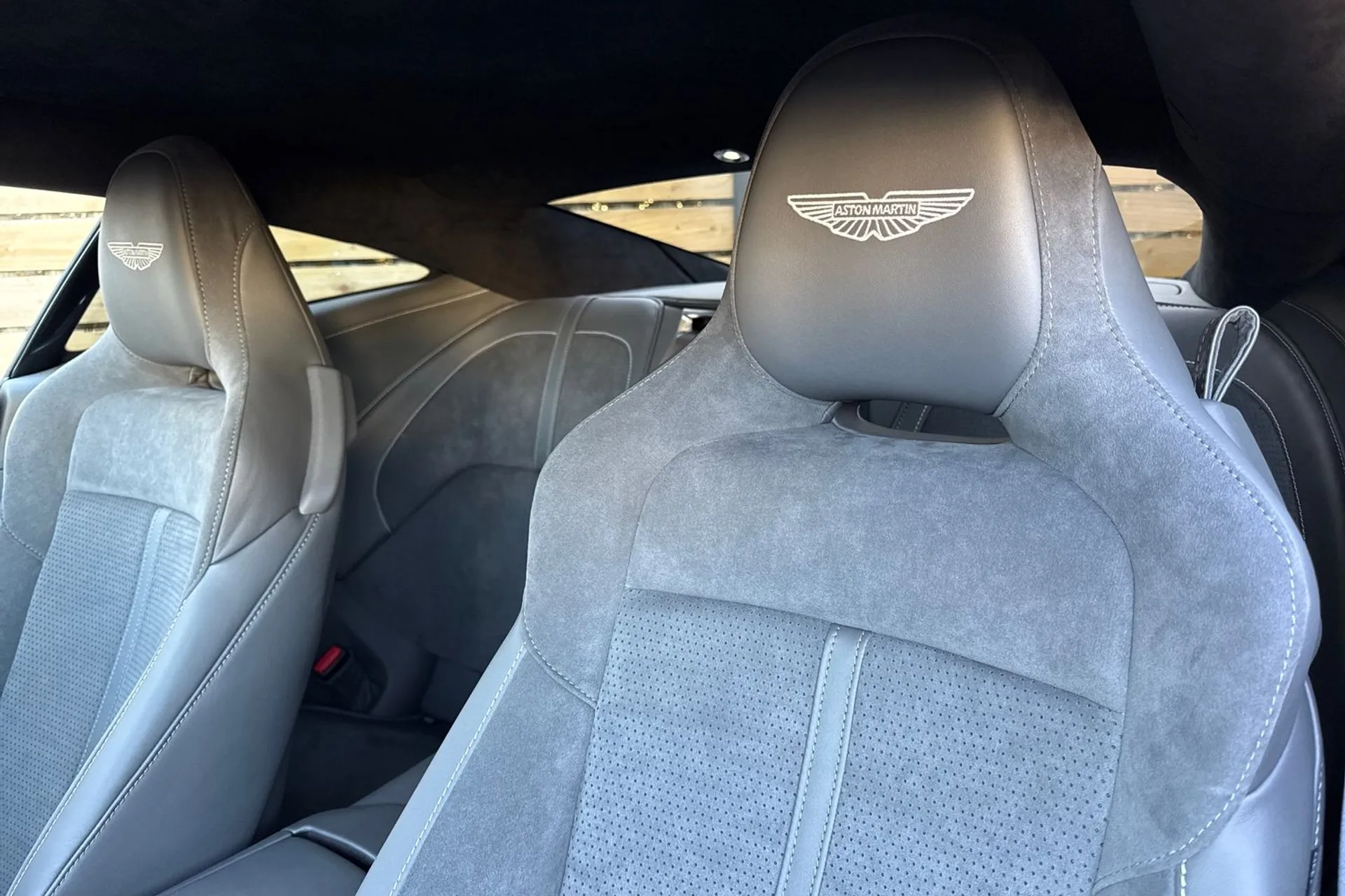 Aston Martin DB12 thumbnail image number 38