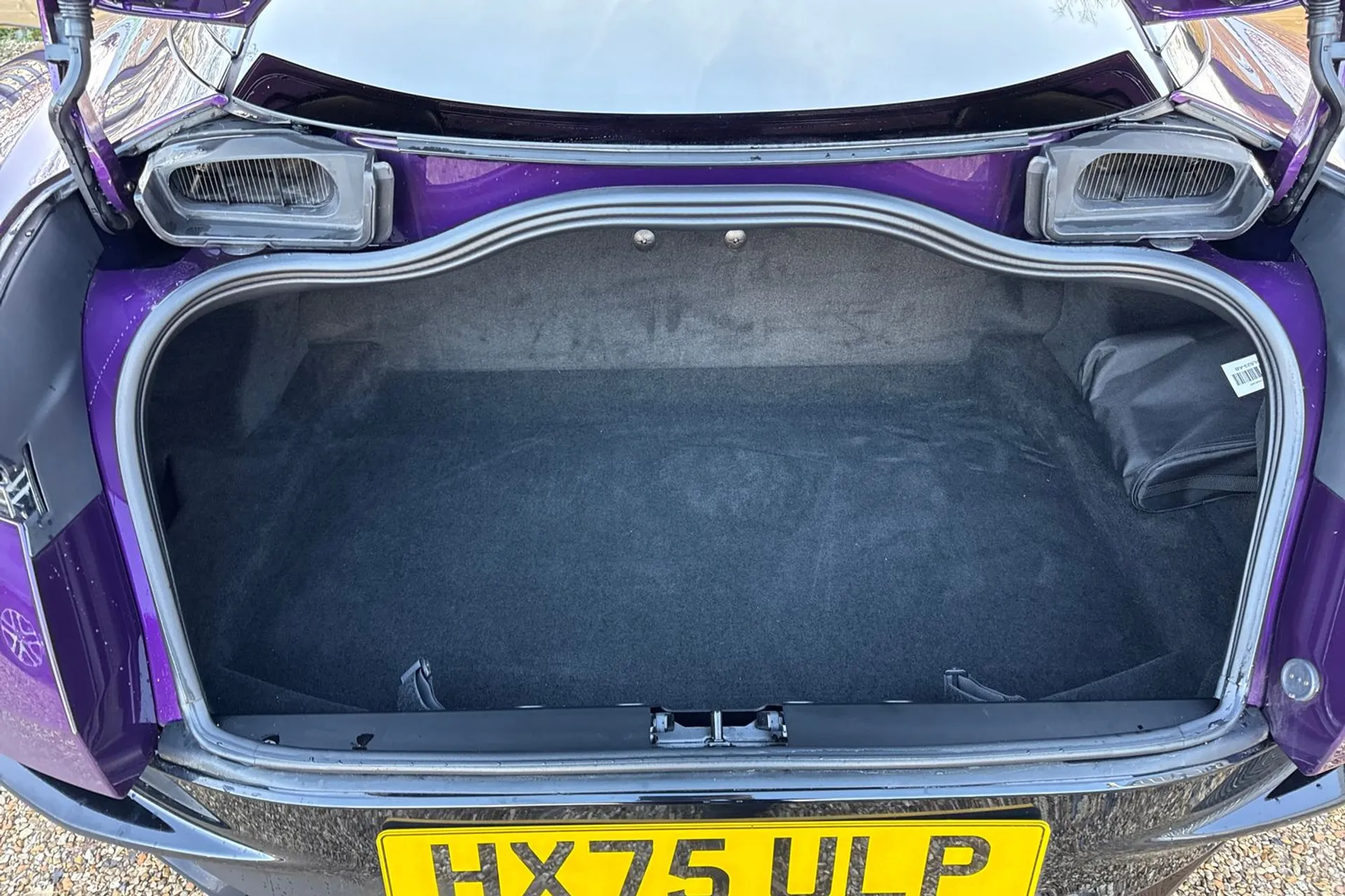 Aston Martin DB12 thumbnail image number 21