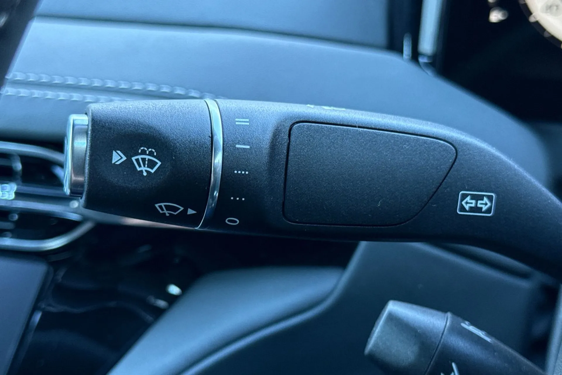 Aston Martin DB12 thumbnail image number 54