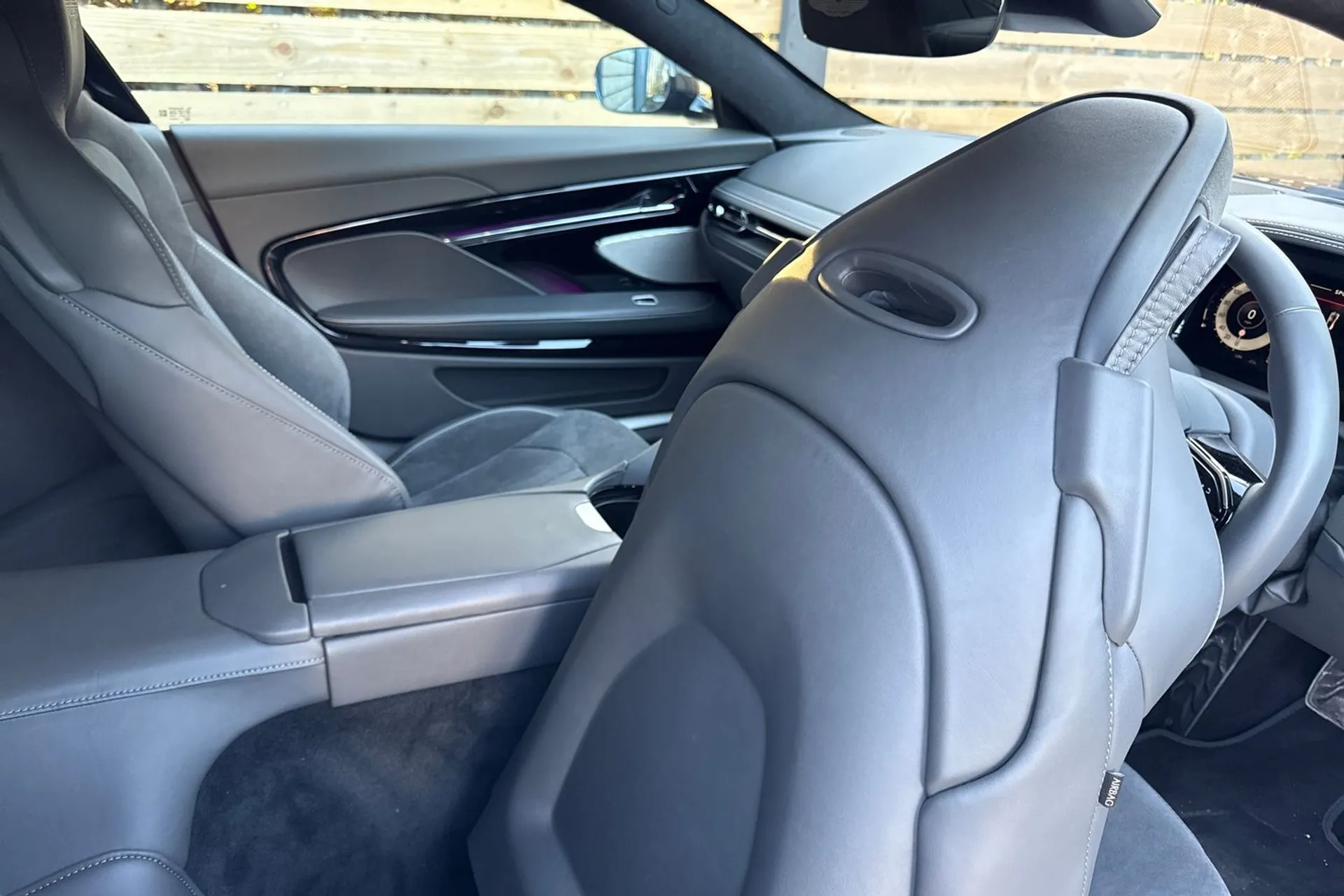 Aston Martin DB12 thumbnail image number 27