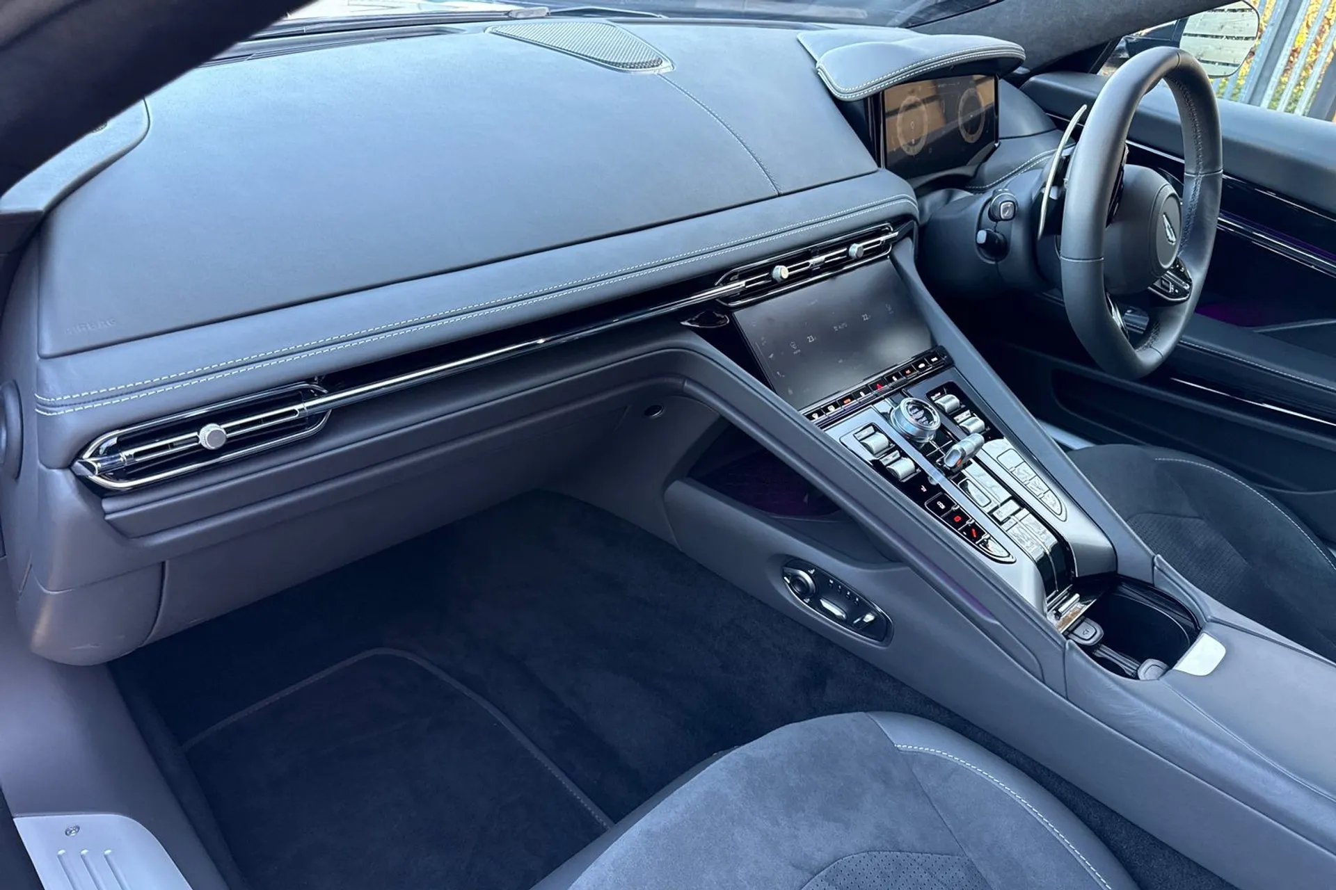 Aston Martin DB12 thumbnail image number 34