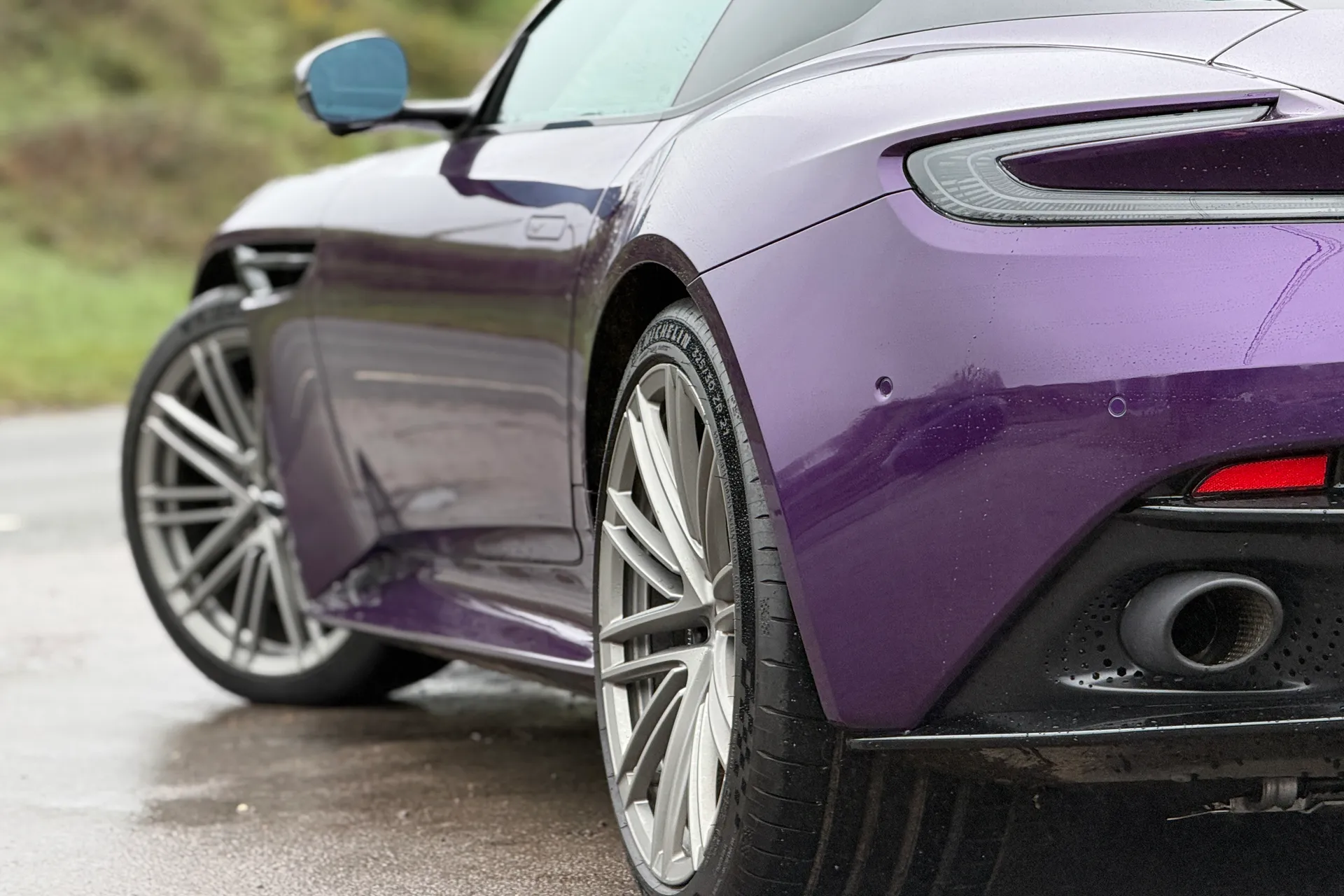 Aston Martin DB12 thumbnail image number 16