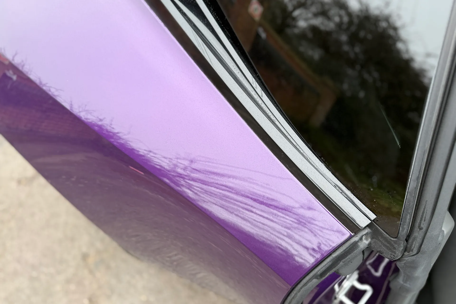 Aston Martin DB12 thumbnail image number 14