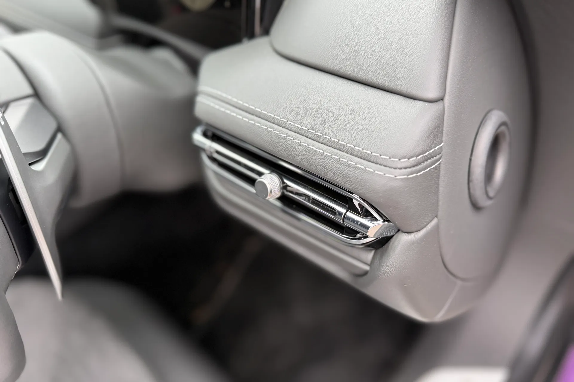 Aston Martin DB12 thumbnail image number 11