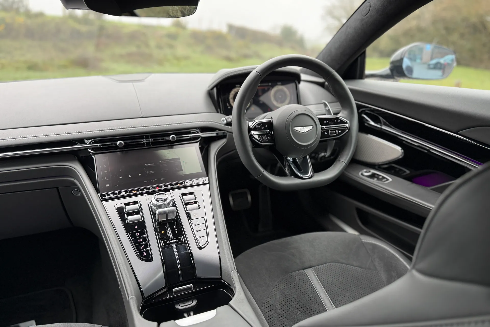 Aston Martin DB12 thumbnail image number 25