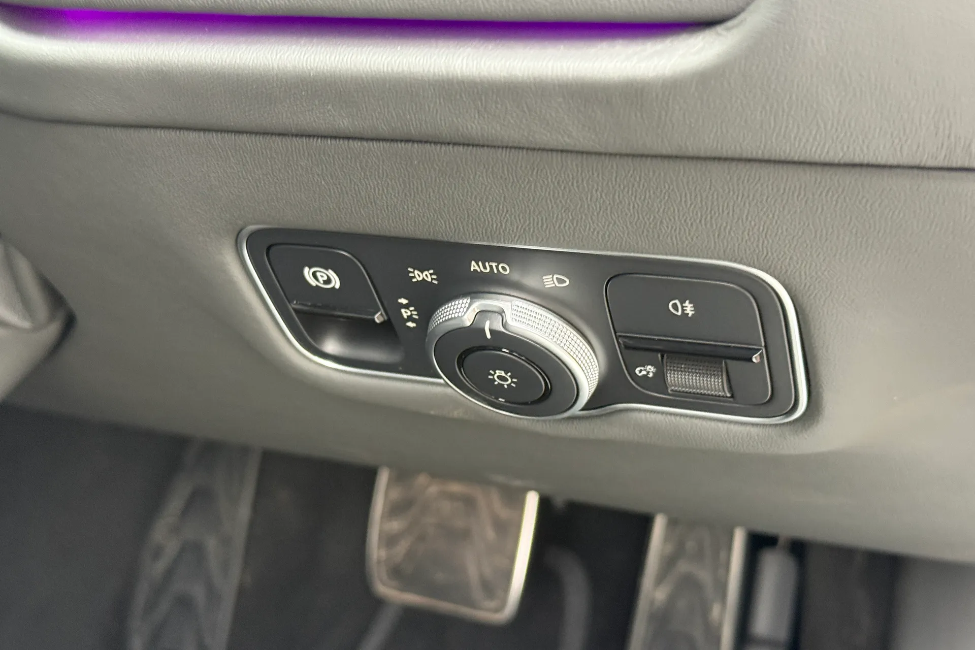 Aston Martin DB12 thumbnail image number 36