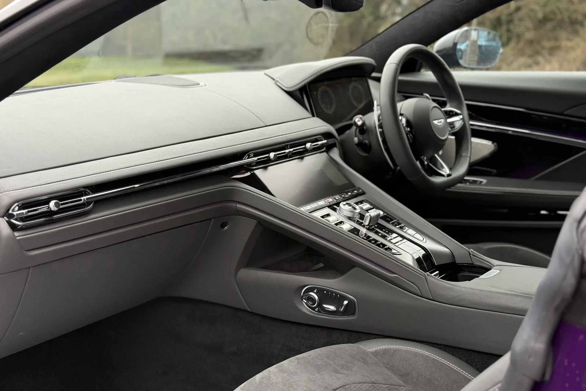 Aston Martin DB12 thumbnail image number 34