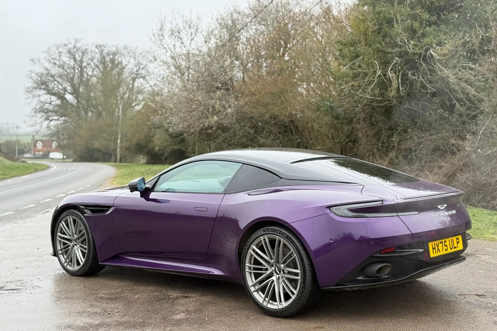 Aston Martin DB12 thumbnail image number 31