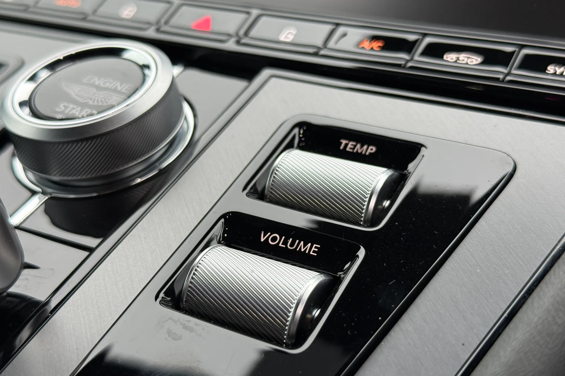 Aston Martin DB12 thumbnail image number 18