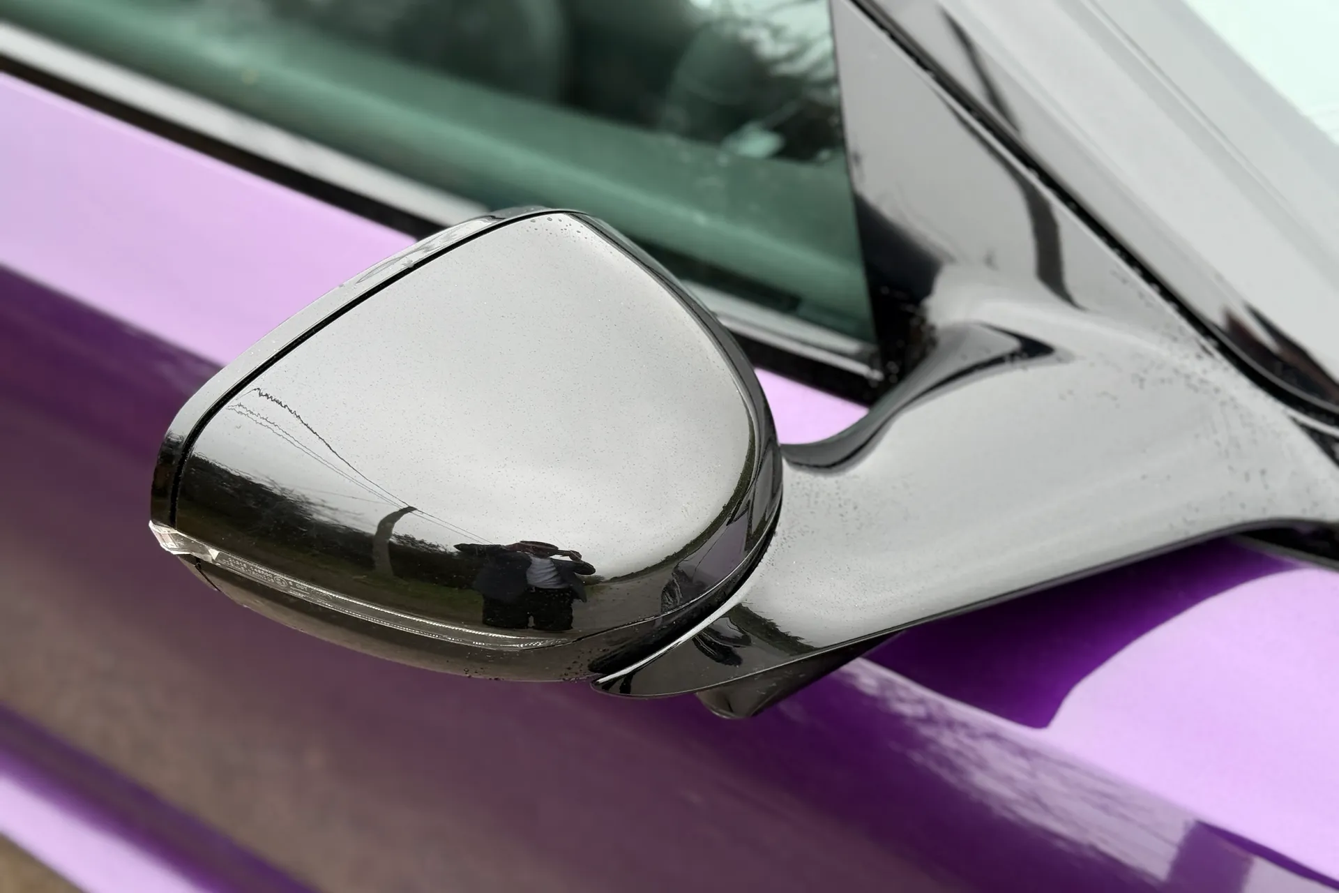 Aston Martin DB12 thumbnail image number 5